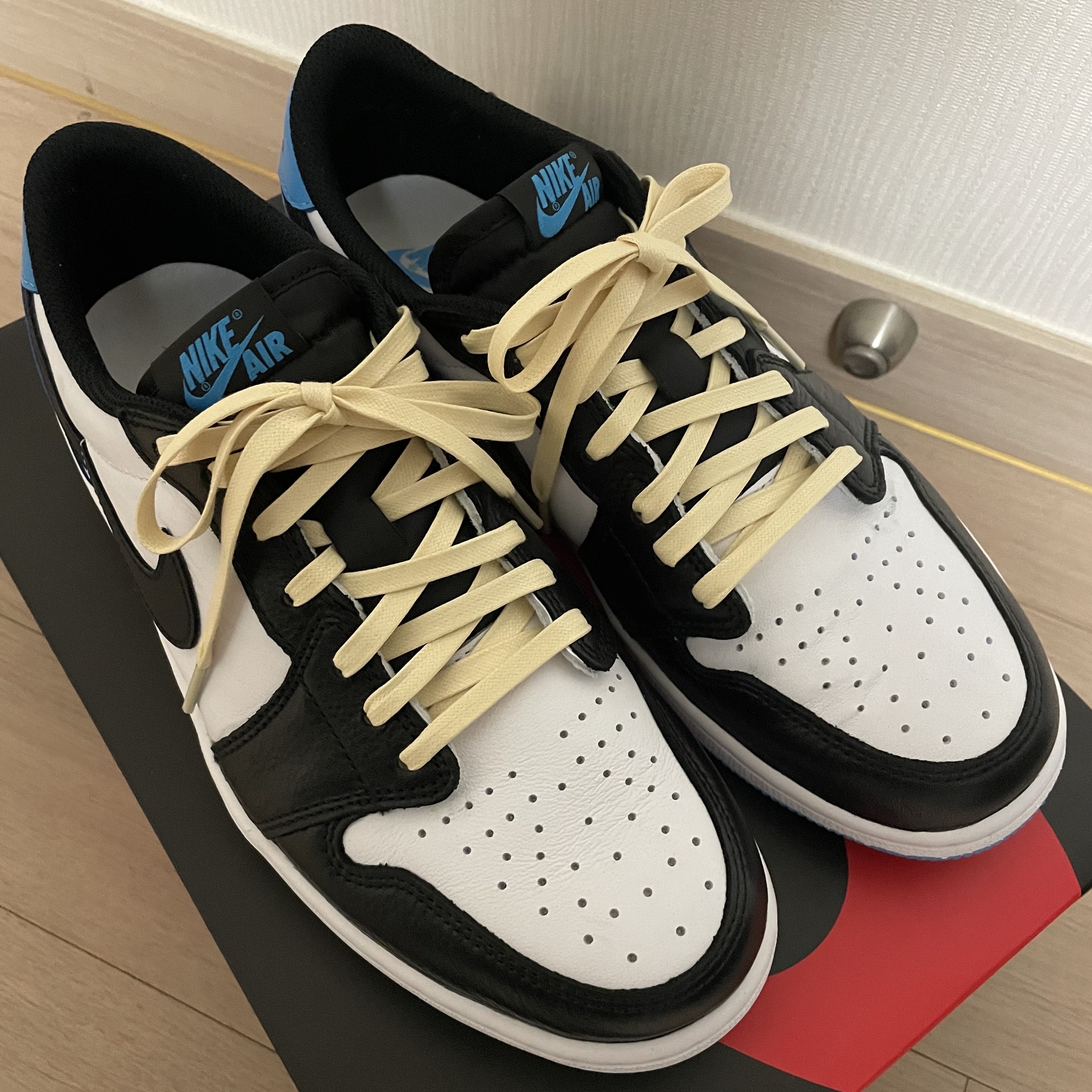 Jordan 1 Retro Low OG Black and Dark Powder Blue 착용 스타일