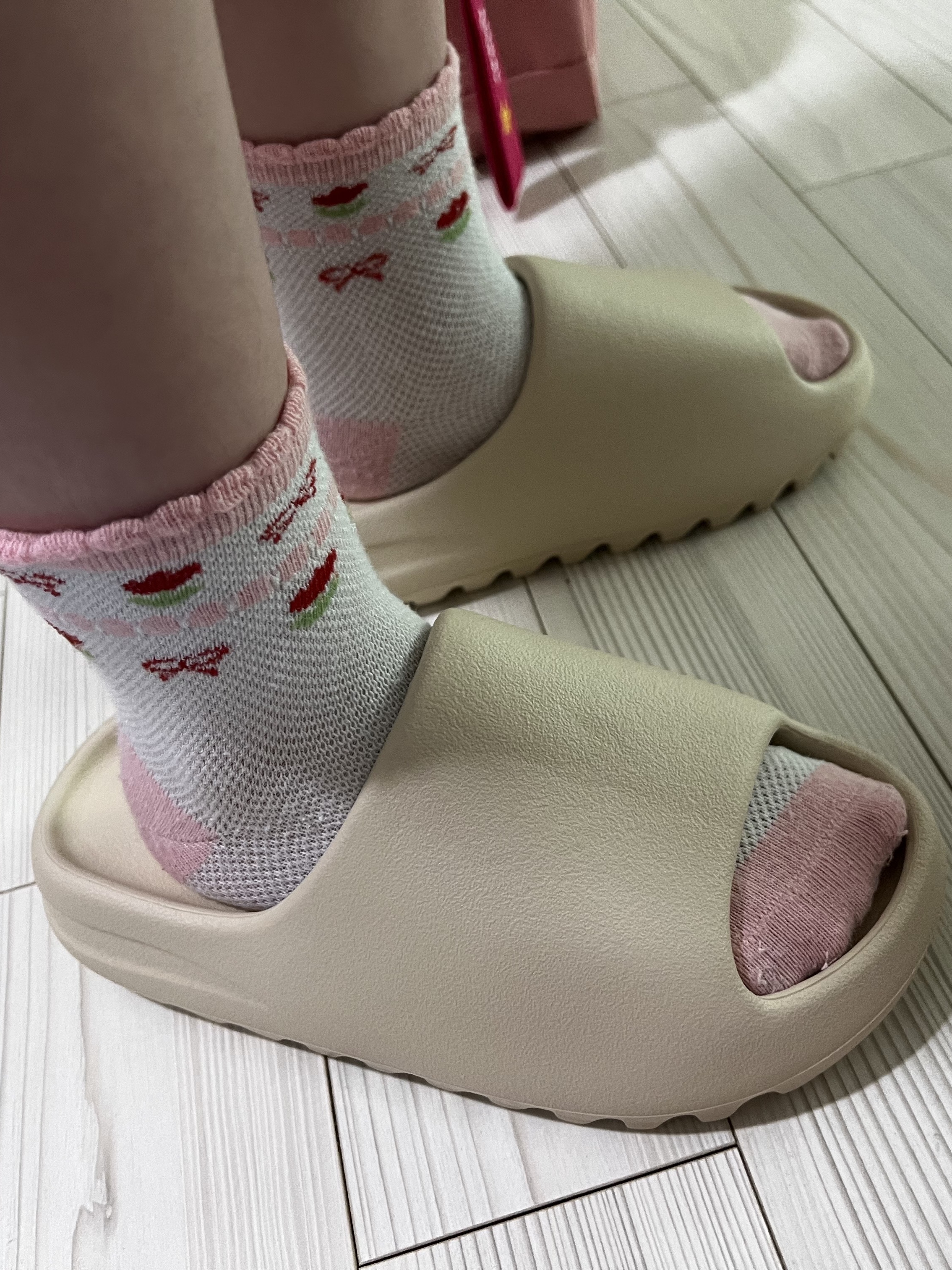 Adidas Yeezy Slide Bone 2022/2023 착용 스타일