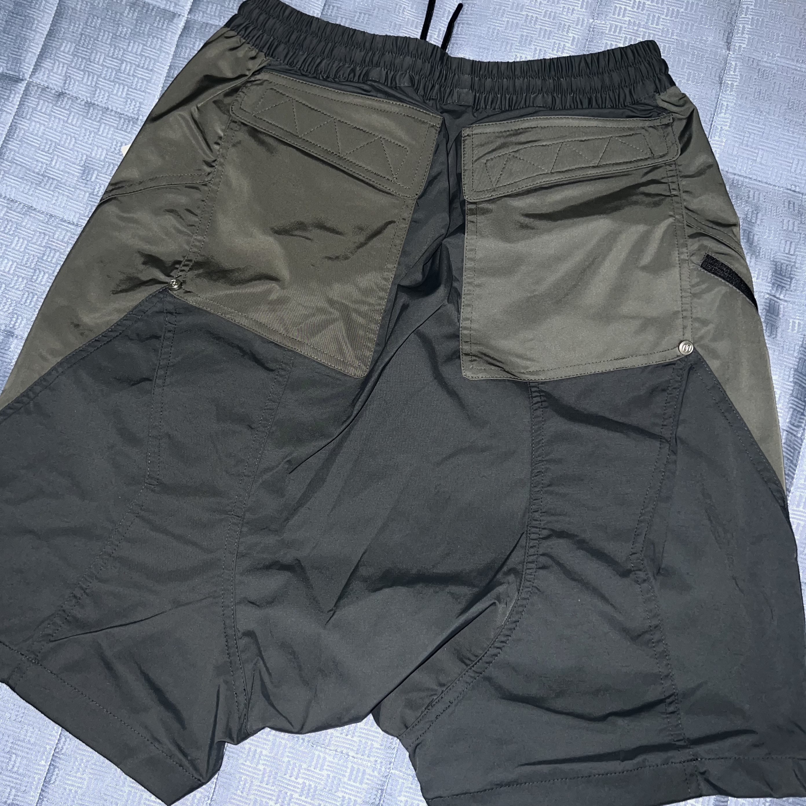 Undermycar Rock Lee Multi Cargo Layered Shorts Gamma - 22SS 착용 스타일 - 4