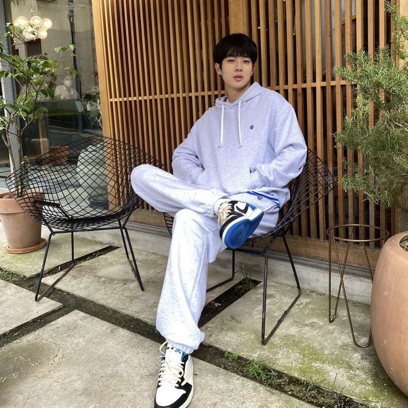 Jordan 1 x Travis Scott x Fragment Retro Low OG SP Military Blue 착용 스타일