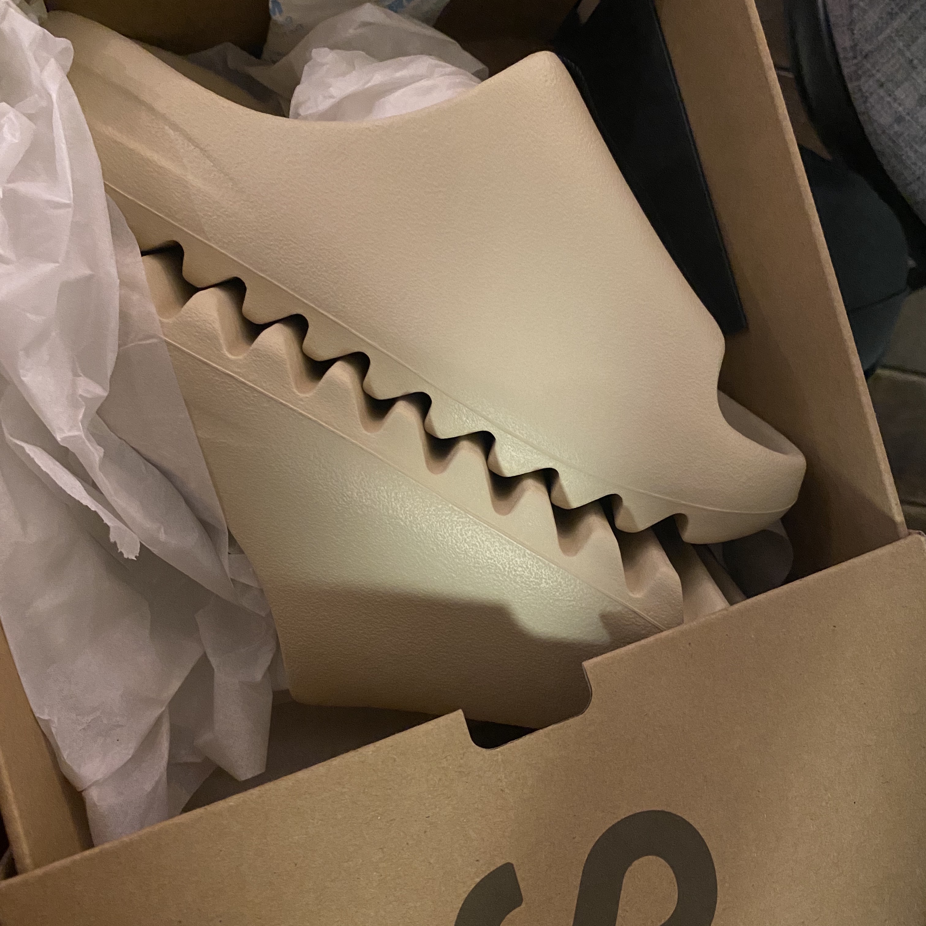 Adidas Yeezy Slide Bone 2022/2023 착용 스타일