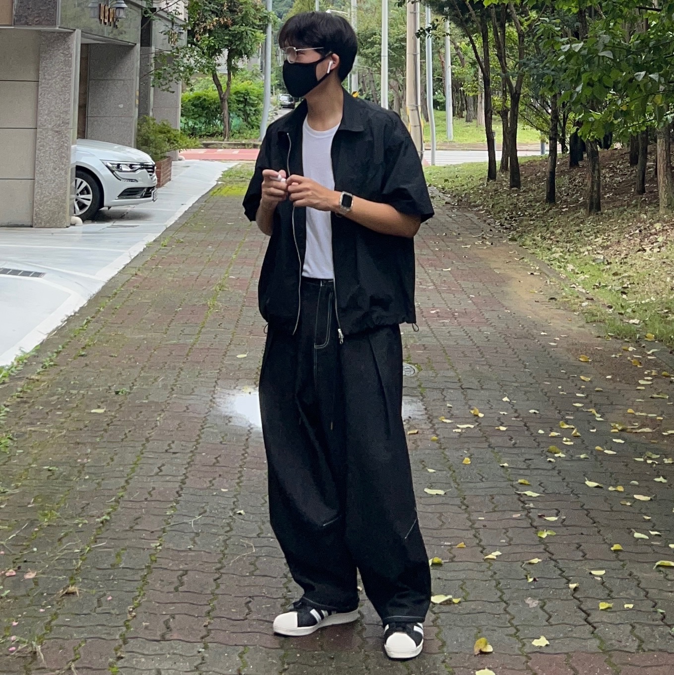 Adidas x Human Made Superstar Black White, Apple AirPods 2nd Gen (Korean Ver.) 착용 스타일