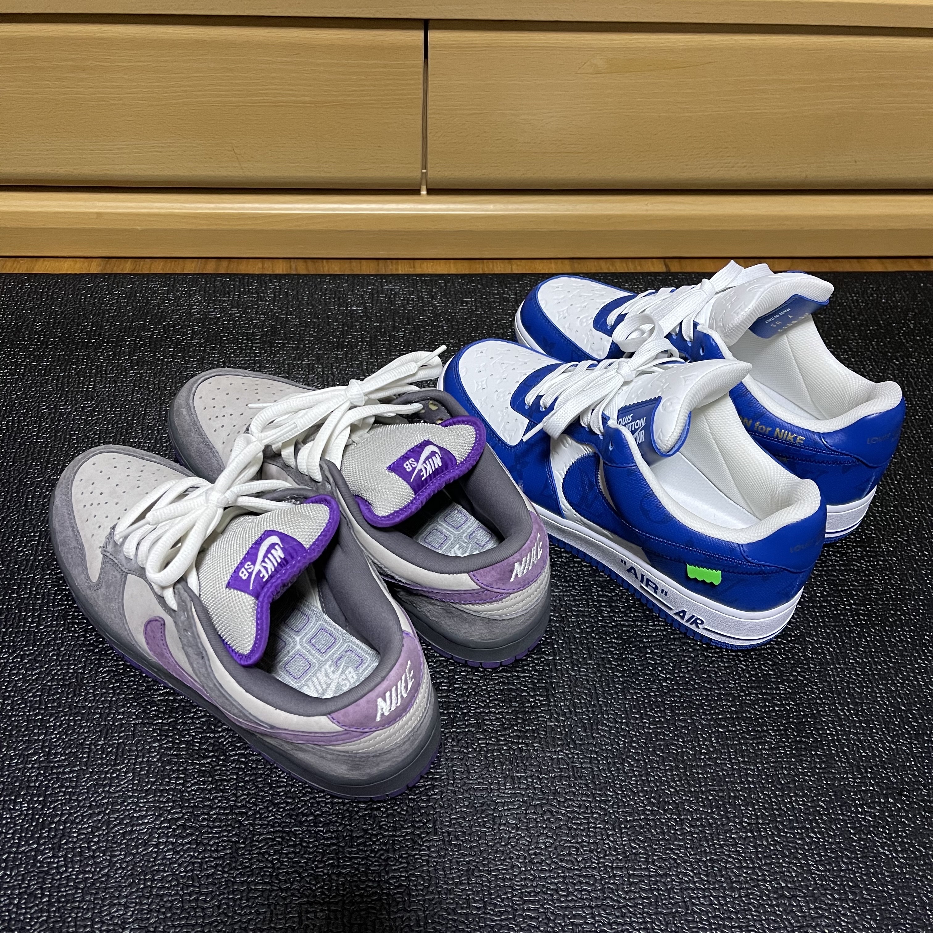 Nike Dunk SB Low Purple Pigeon, Louis Vuitton x Nike Air Force 1 Low by Virgil Abloh White Team Royal 착용 스타일