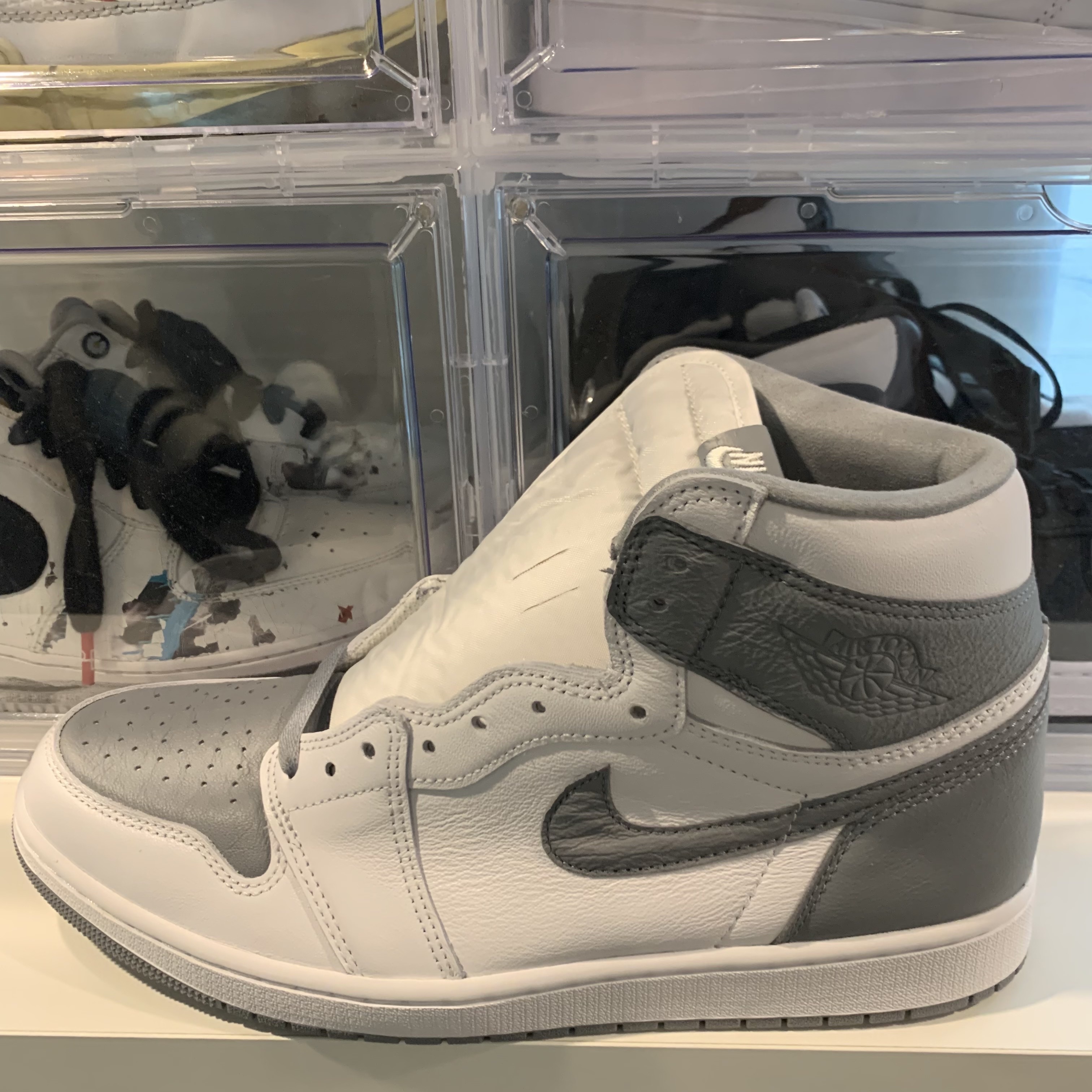 Jordan 1 Retro High OG Stealth 착용 스타일 - 3