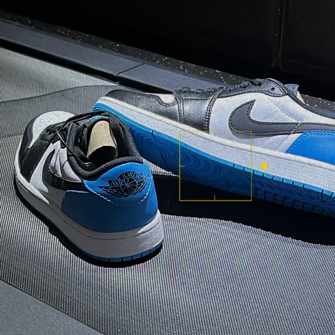 Jordan 1 Retro Low OG Black and Dark Powder Blue 착용 스타일