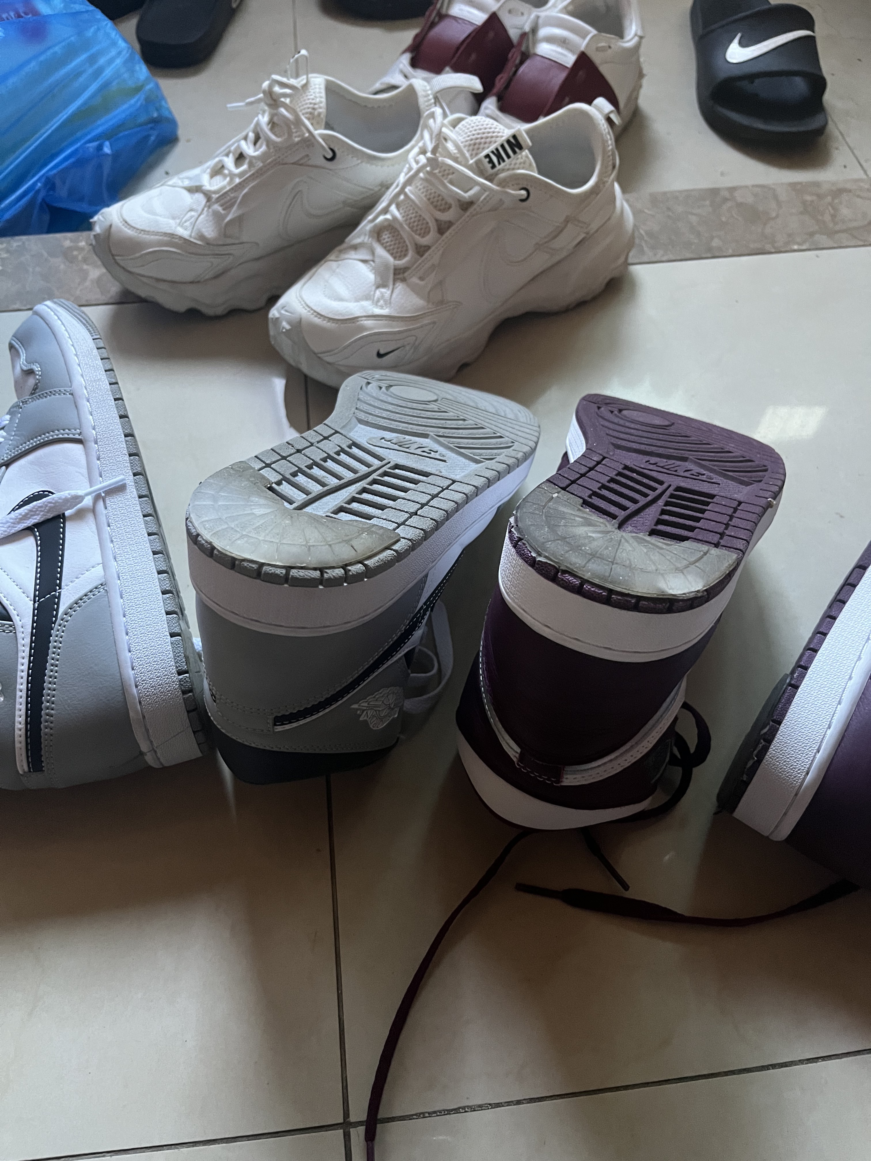Valentino Calfskin Open Leather Sneakers White Marine, (W) Nike TC 7900 Summit White 착용 스타일