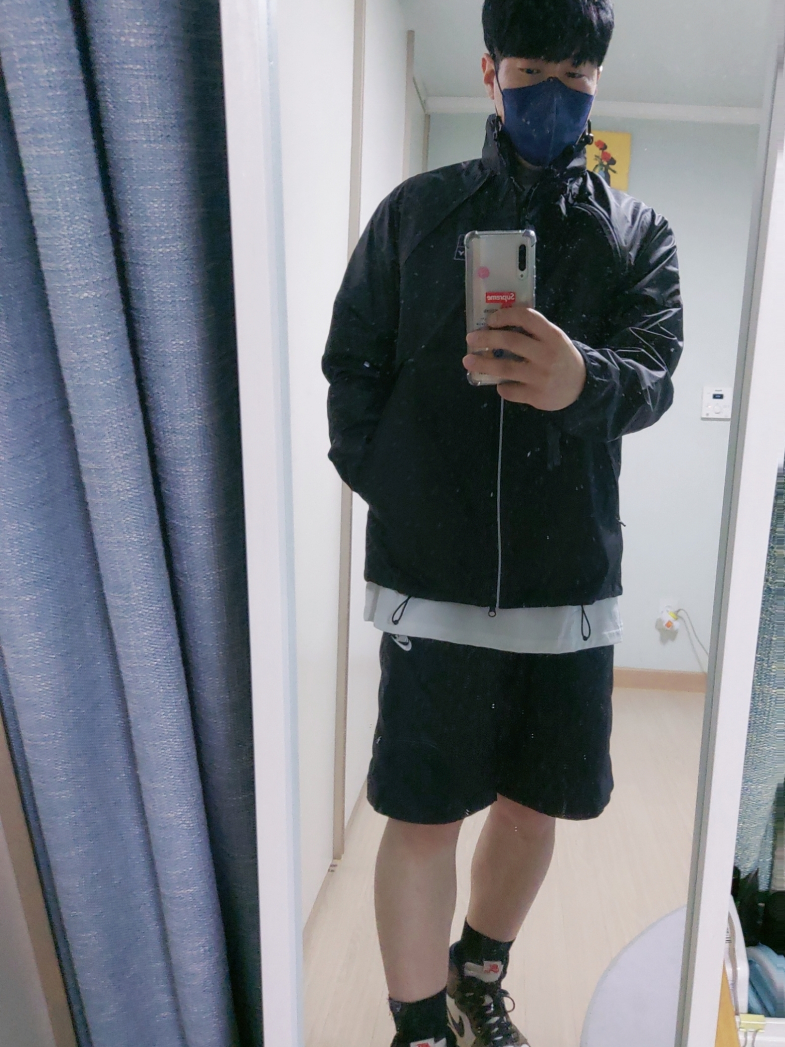 Jordan 1 x Travis Scott Retro High OG SP Mocha, Nike x Stussy NRG FL Storm-Fit Jacket Black (DO5304-010) 착용 스타일 - 1
