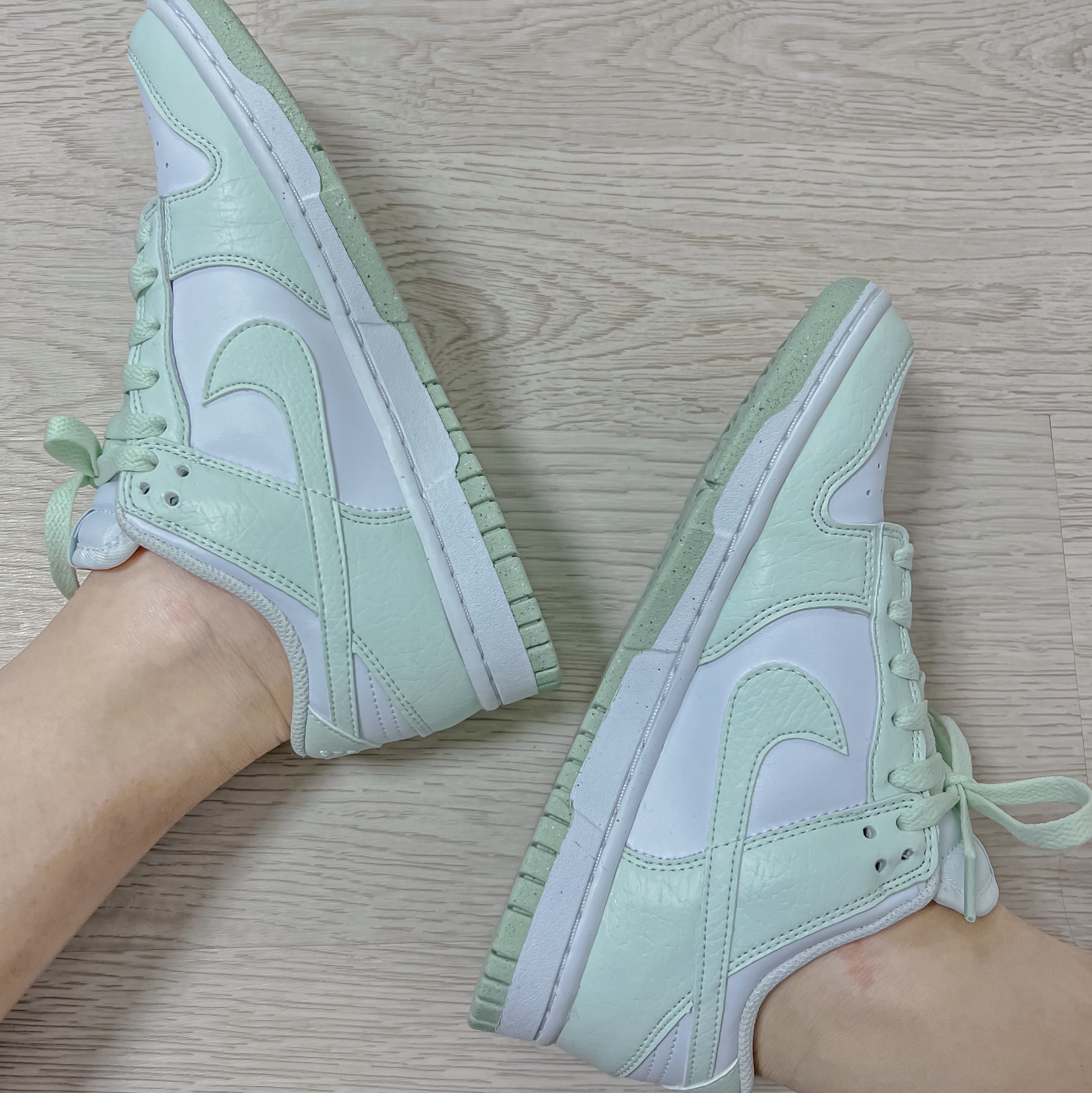 (W) Nike Dunk Low Next Nature Barely Green and White 착용 스타일