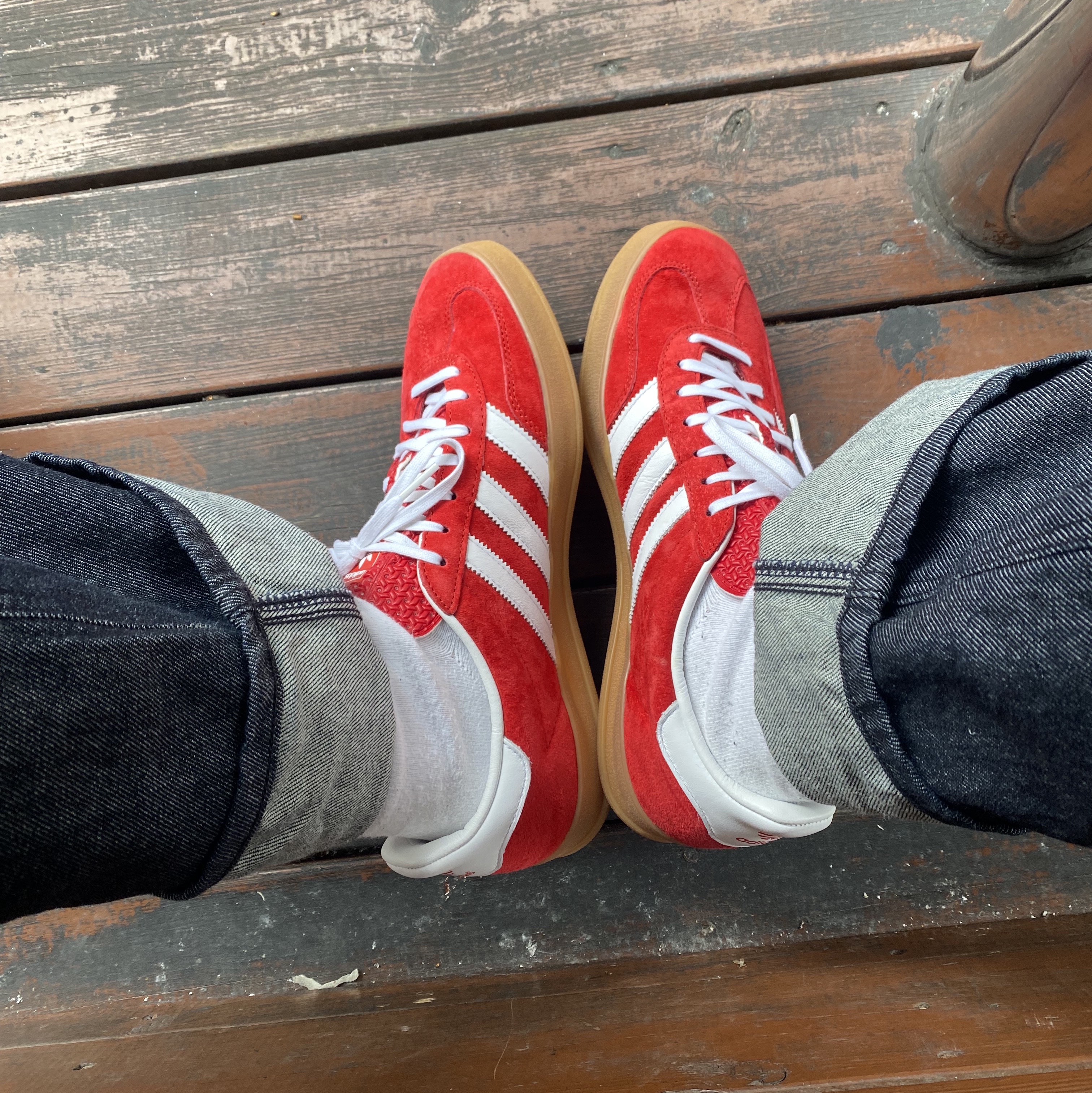 Adidas Gazelle Indoor Scarlet 착용 스타일