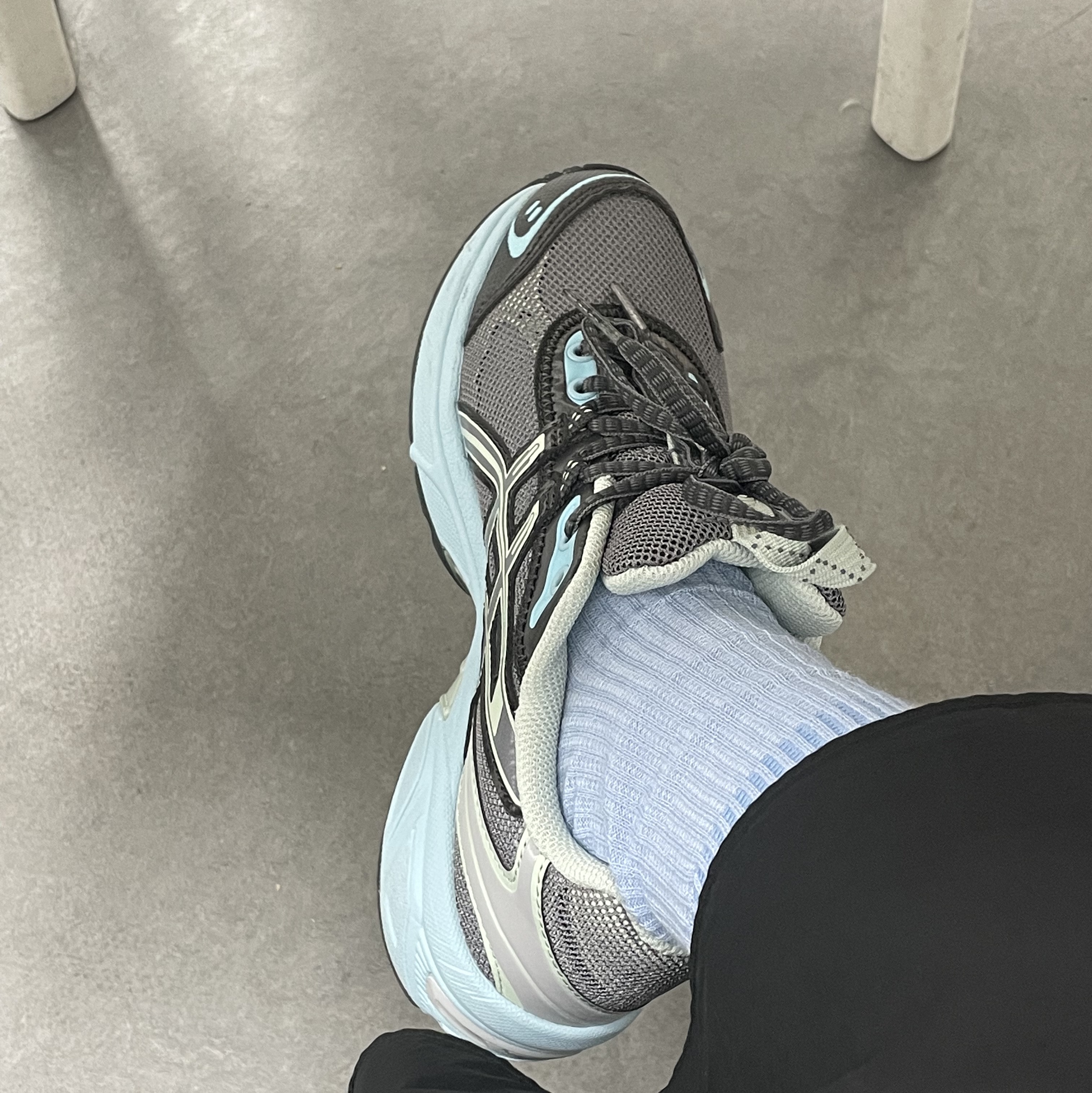 Asics UB2-S Gel-1130 Metropolis Lichen Rock 착용 스타일