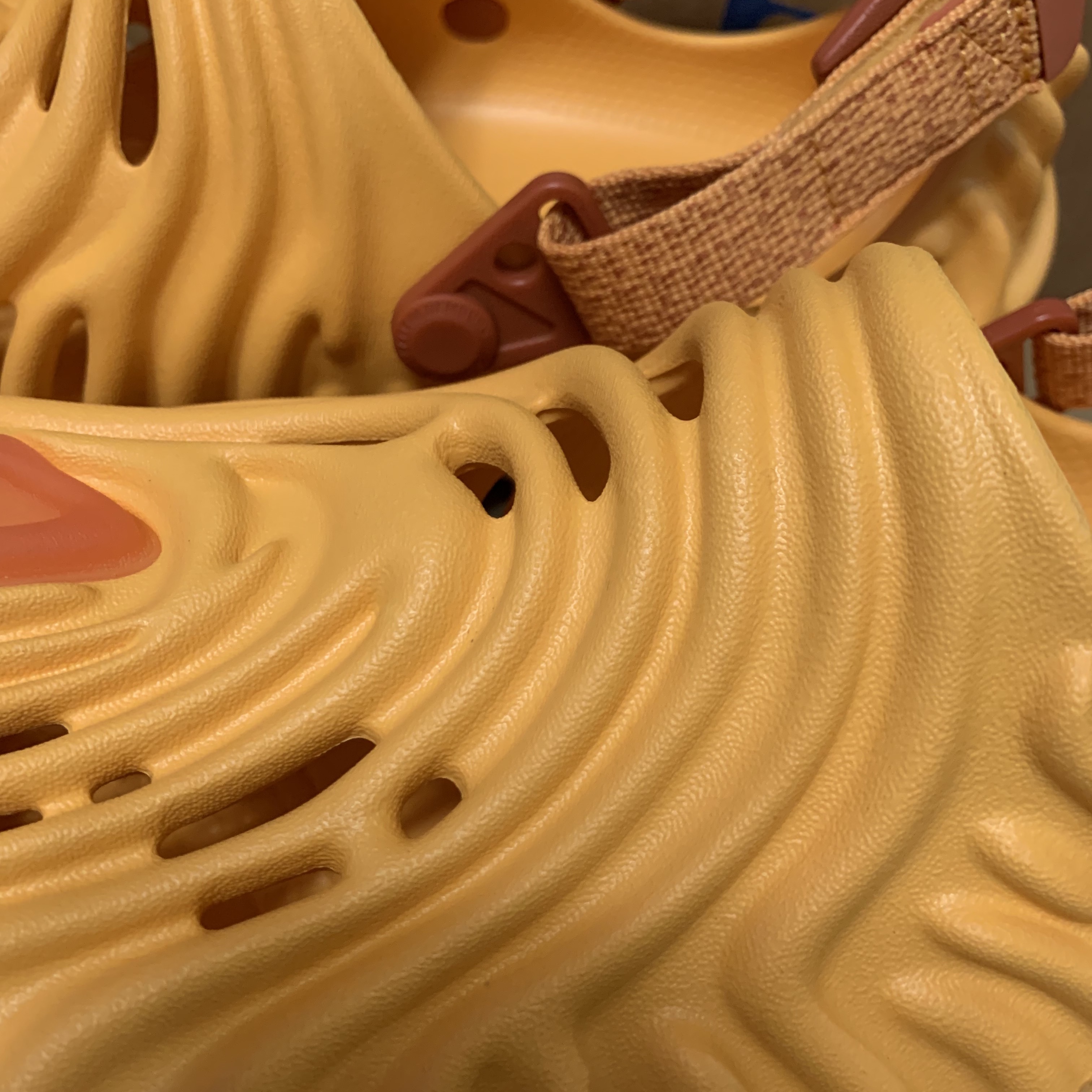 Crocs x Salehe Bembury Pollex Clog Cobbler 착용 스타일 - 2