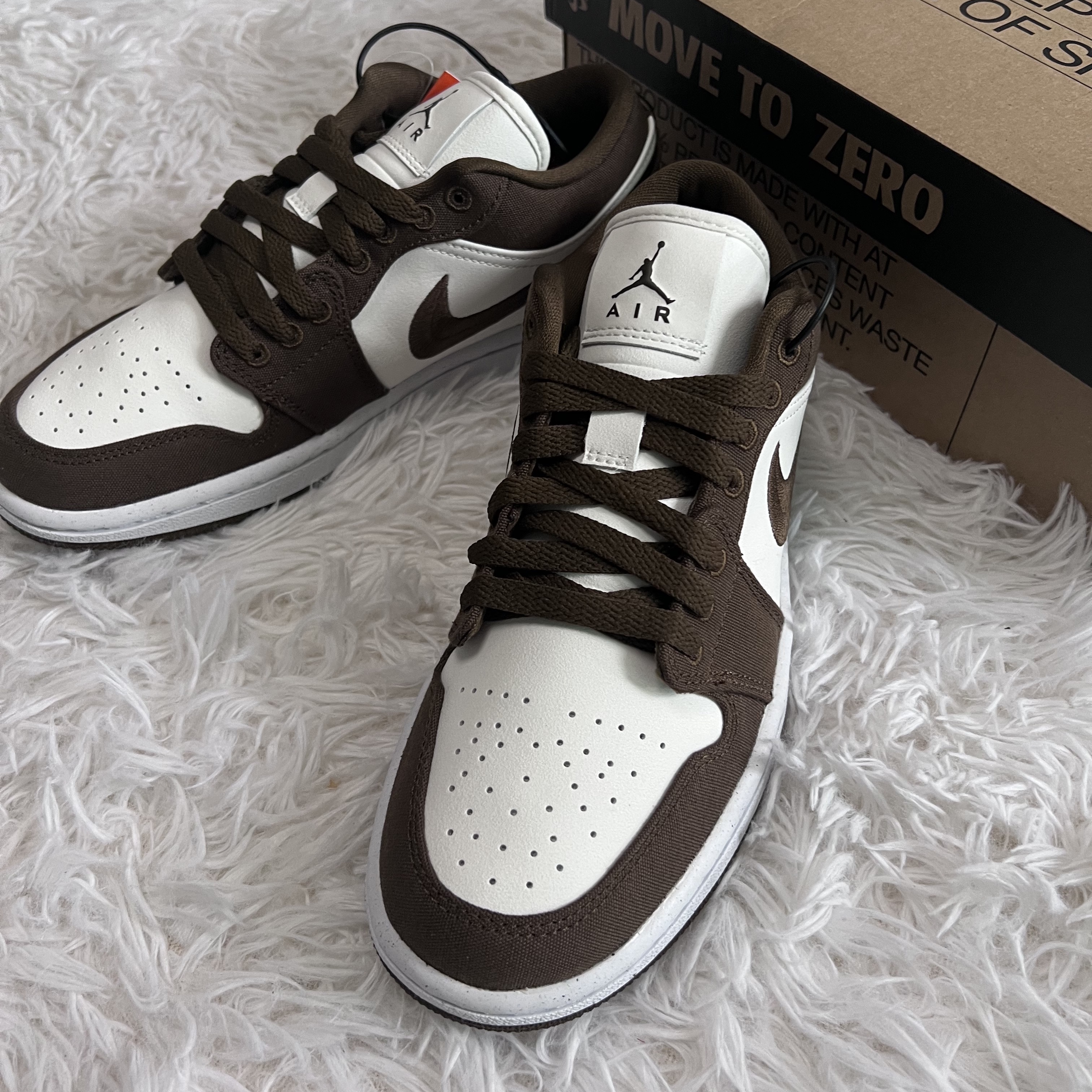 (W) Jordan 1 Low SE Light Olive 착용 스타일 - 2