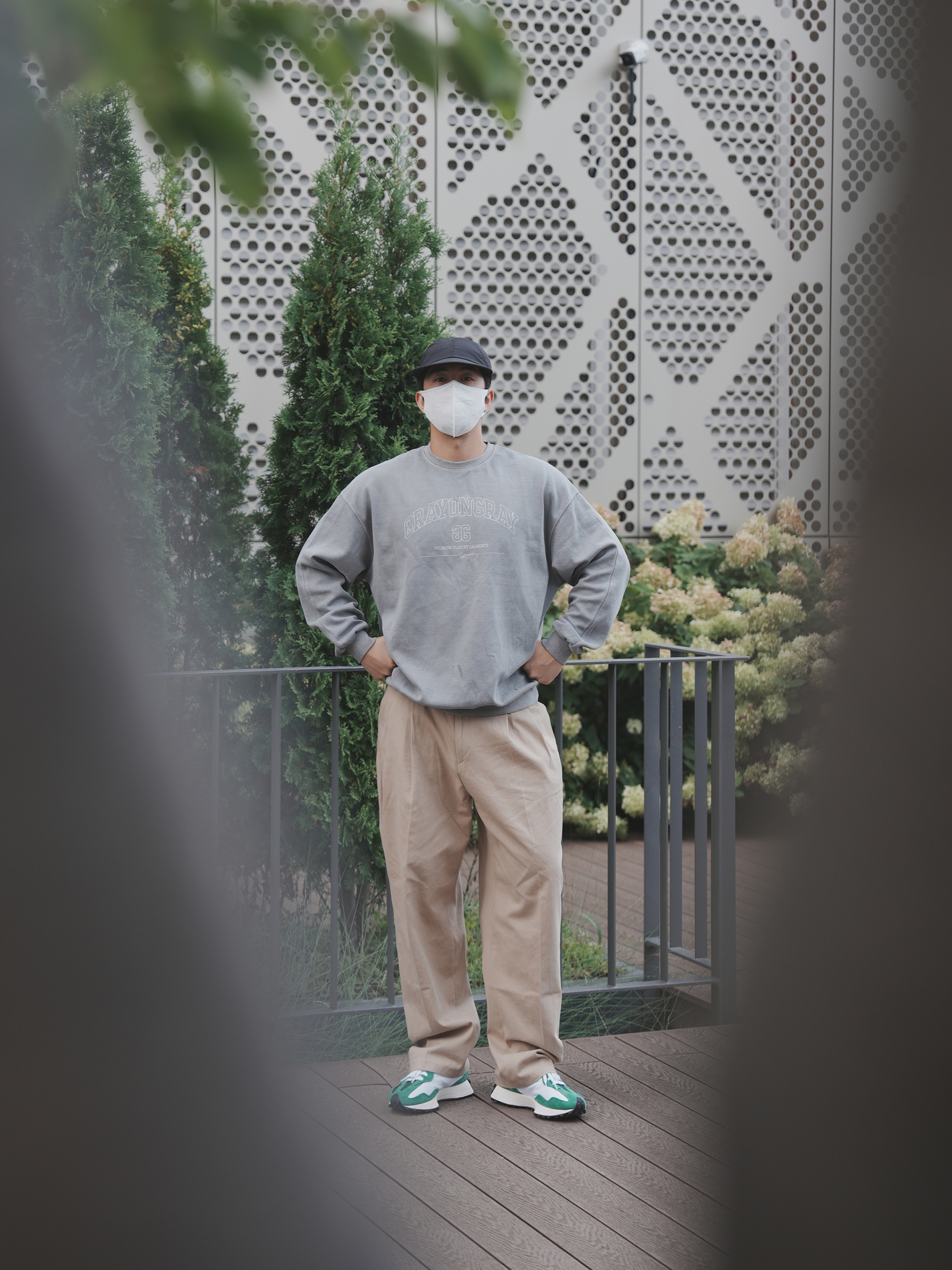 New Balance 327 Grey 착용 스타일 - 4