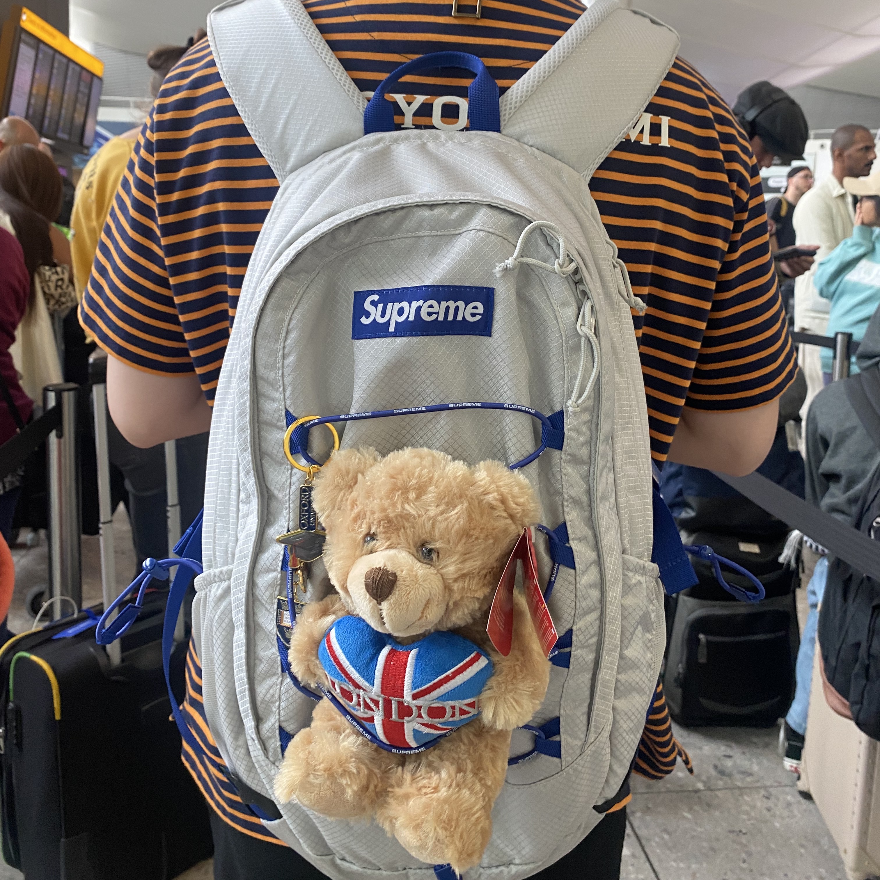 Supreme Backpack Silver - 22SS 착용 스타일