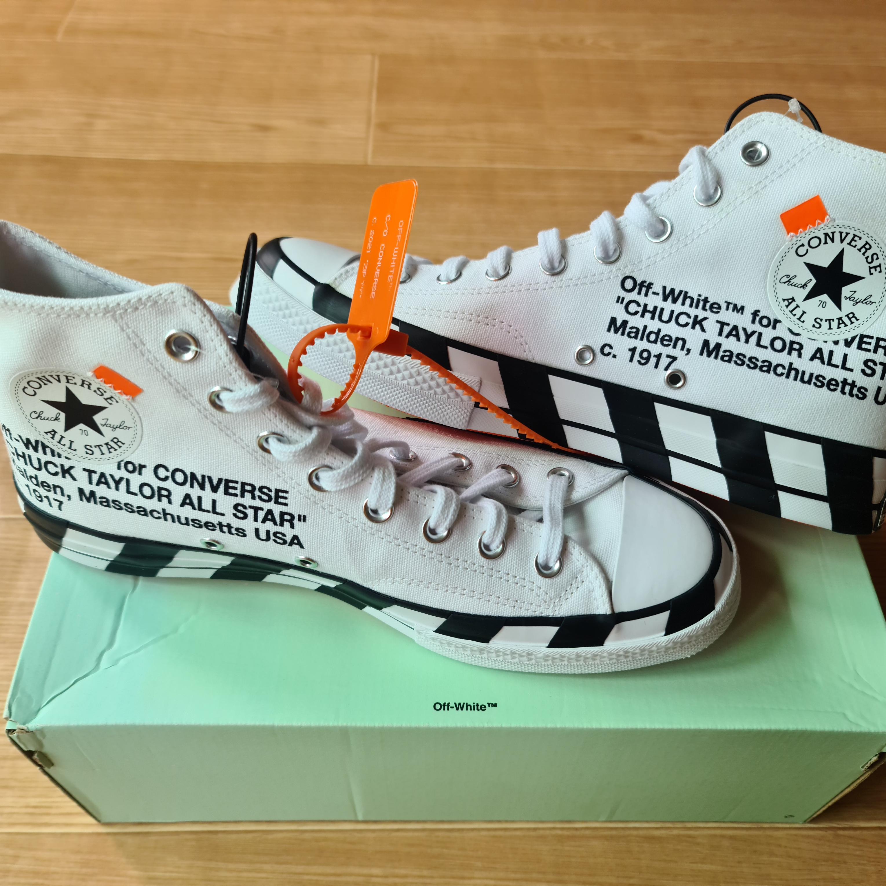 Converse x Off-White Chuck 70 High V2 2021 착용 스타일