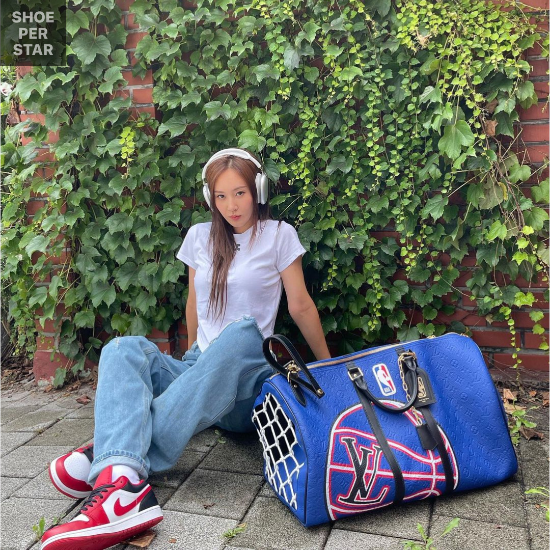 Jordan 1 Low White Gym Red Black, Apple AirPods Max Lightning Silver (Korean Ver.) 착용 스타일 - 1