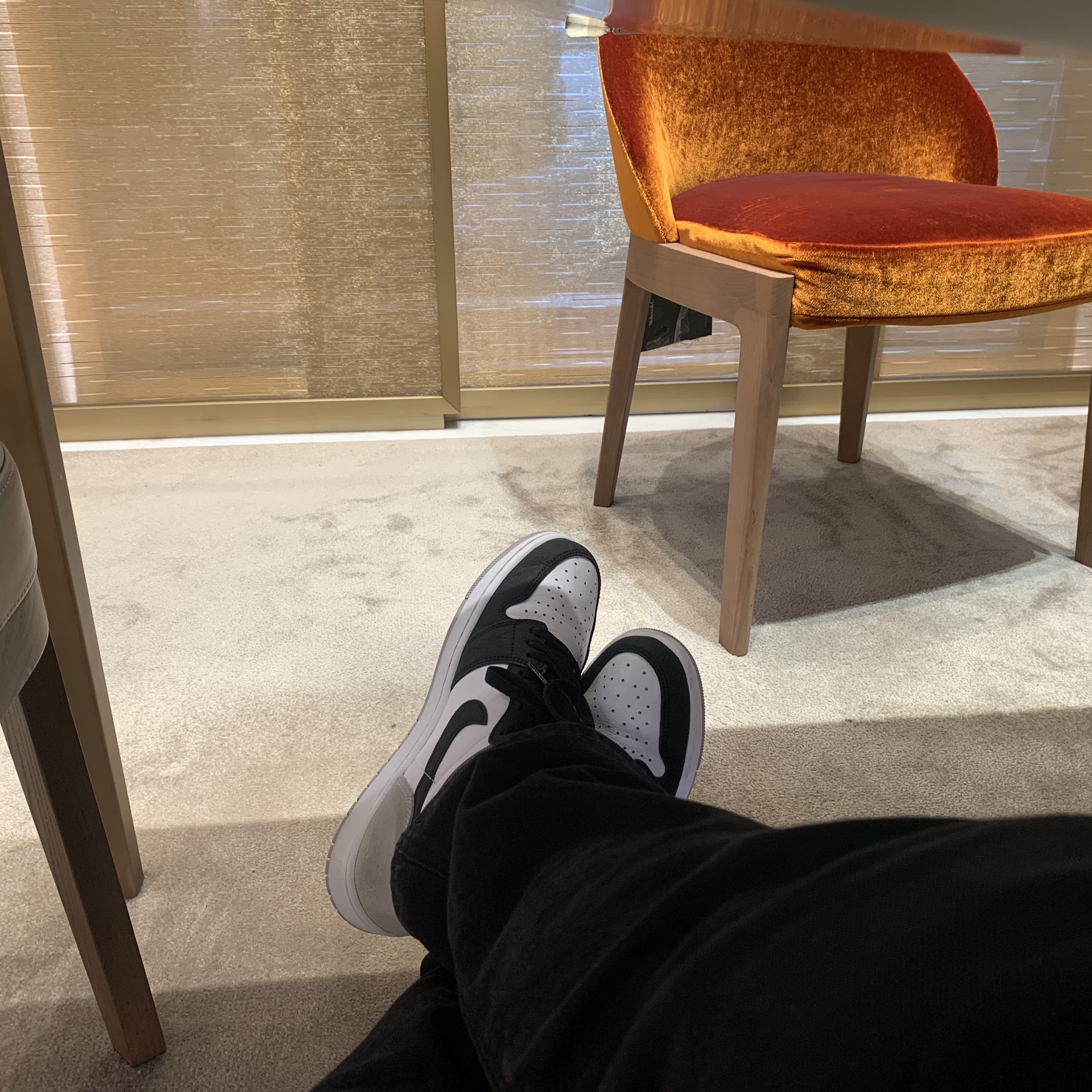 Jordan 1 Retro High OG Bleached Coral 착용 스타일