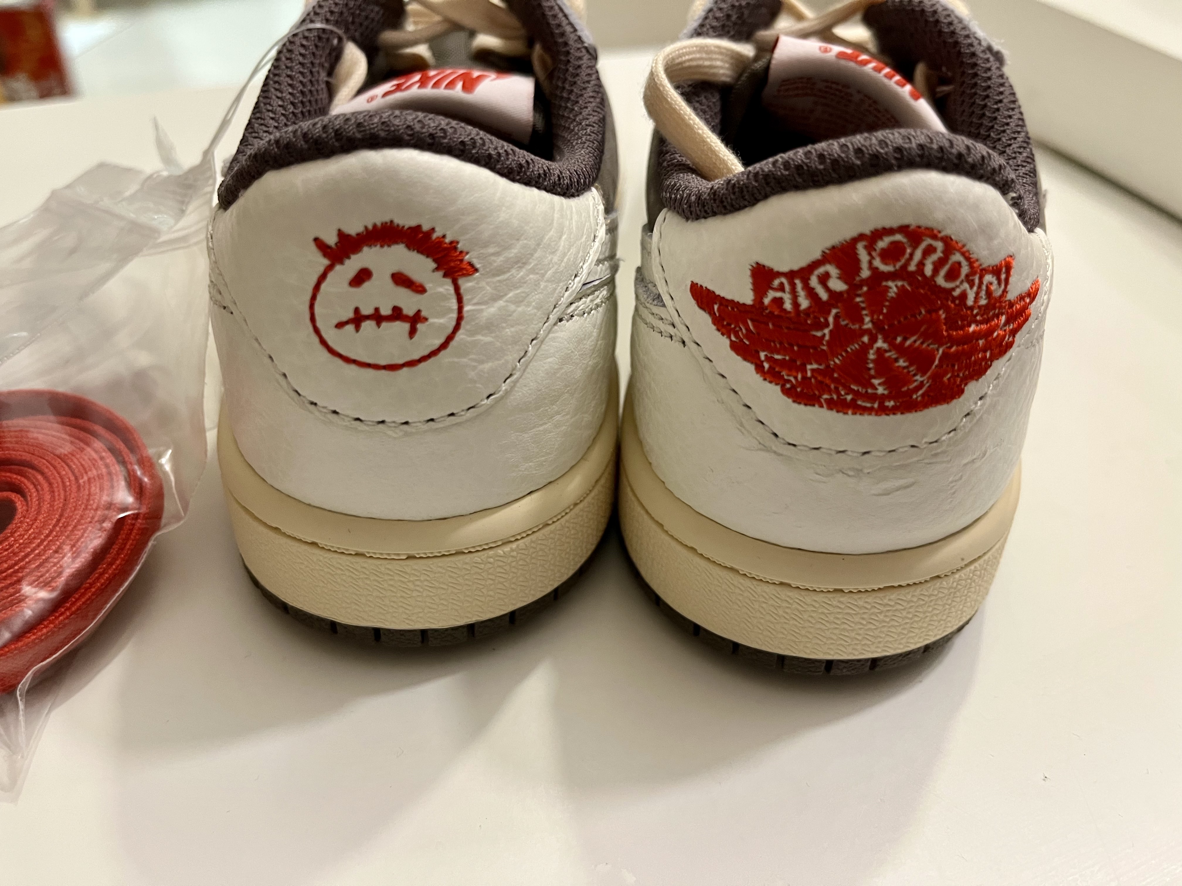 (PS) Jordan 1 x Travis Scott Retro Low OG SP Sail and Ridgerock 착용 스타일 - 3