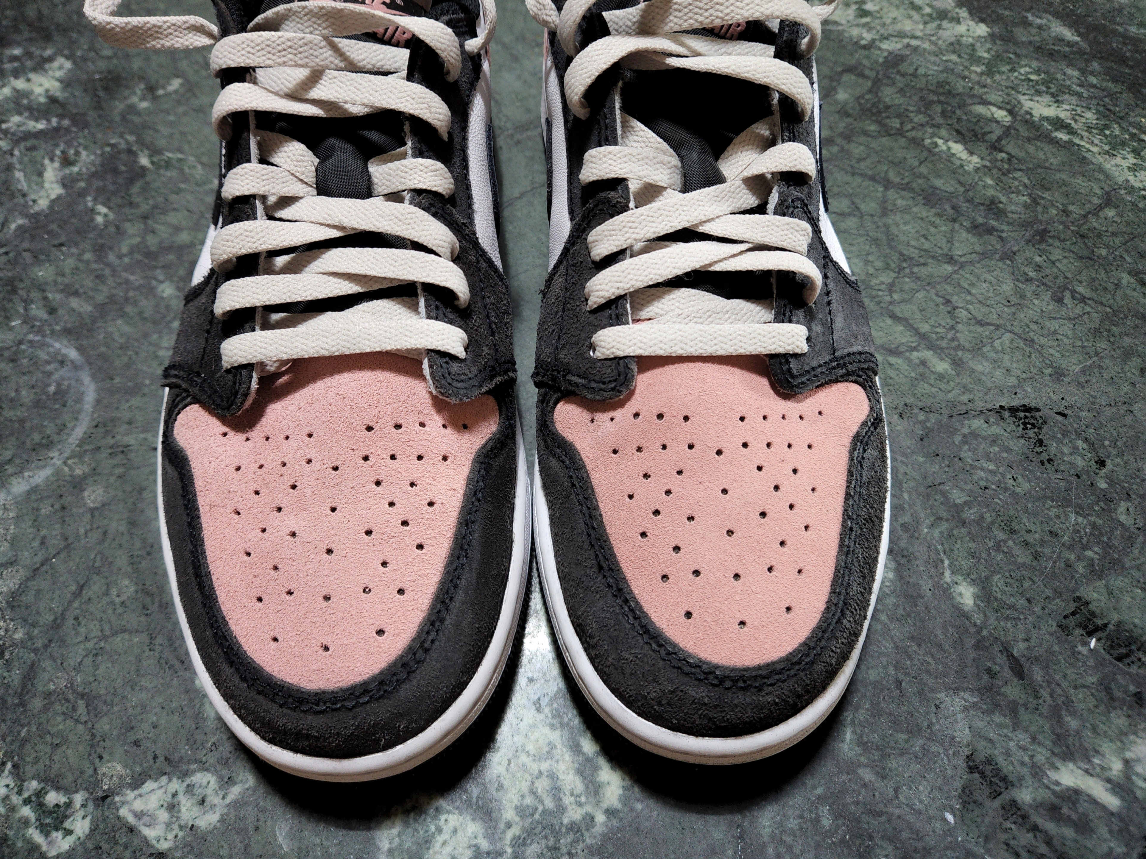 Jordan 1 Retro Low OG Bleached Coral 착용 스타일 - 1