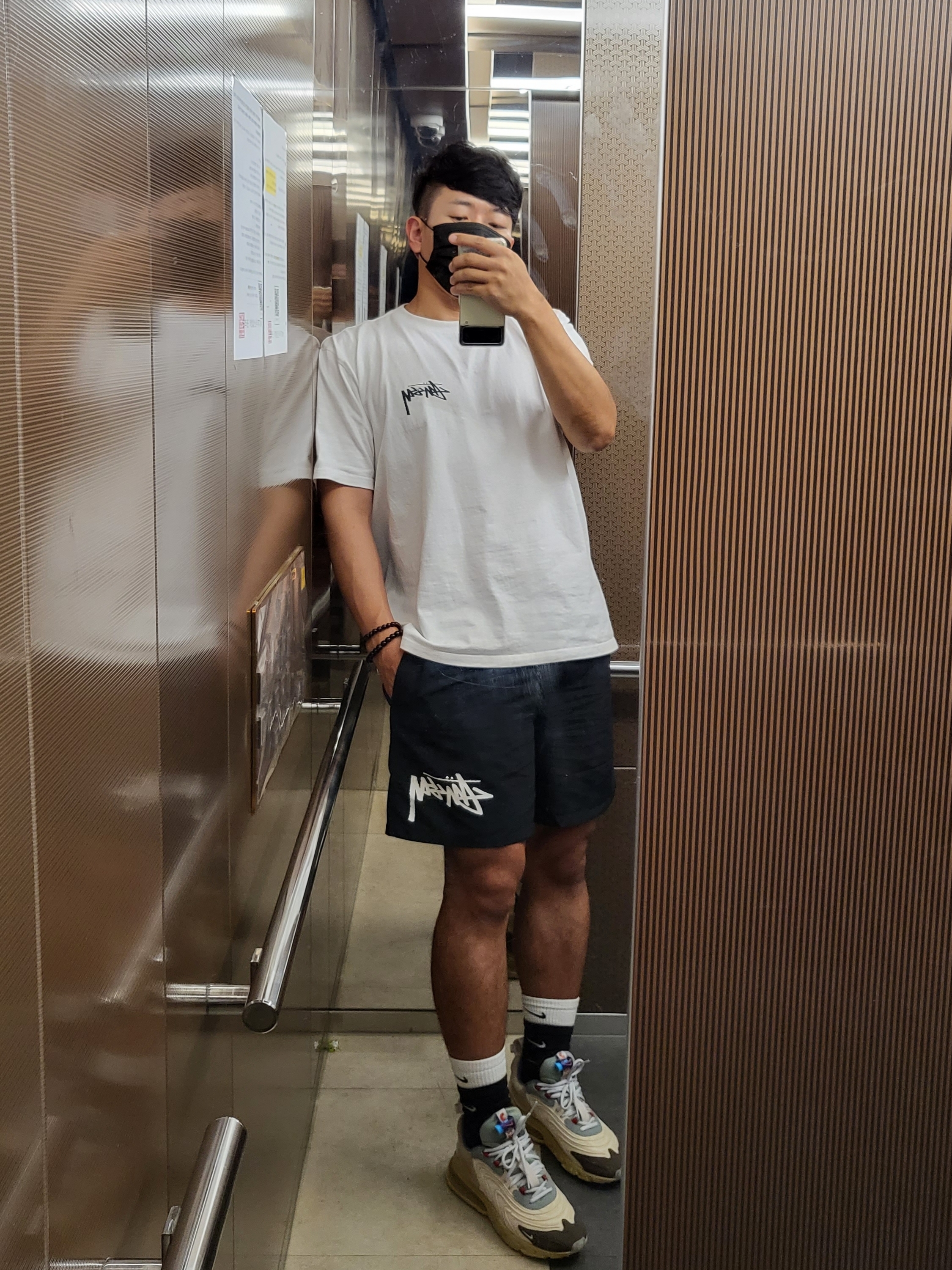 Nike x Travis Scott Air Max 270 React Cactus Trails, Stussy Big Stock Water Shorts Black 착용 스타일