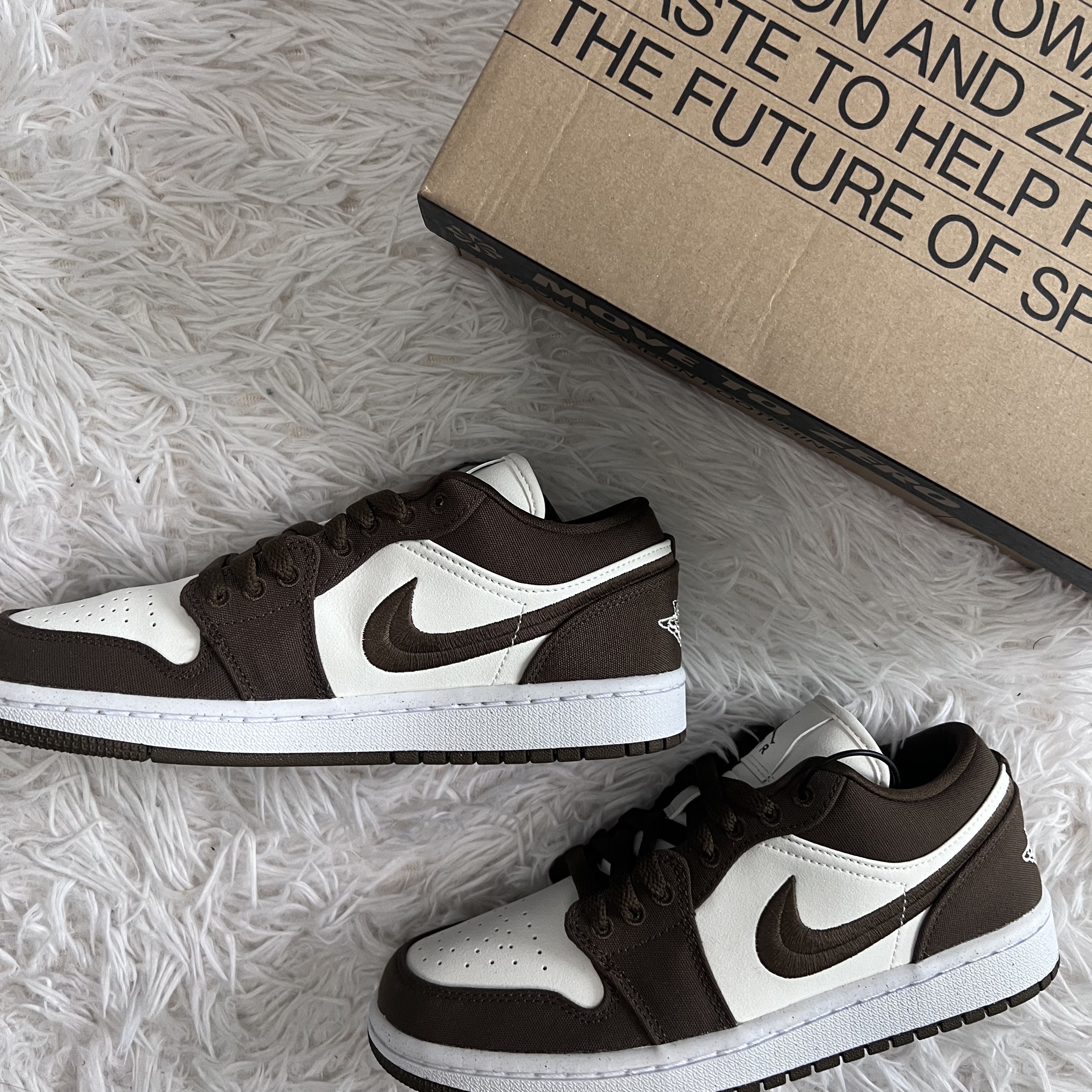 (W) Jordan 1 Low SE Light Olive 착용 스타일 - 1