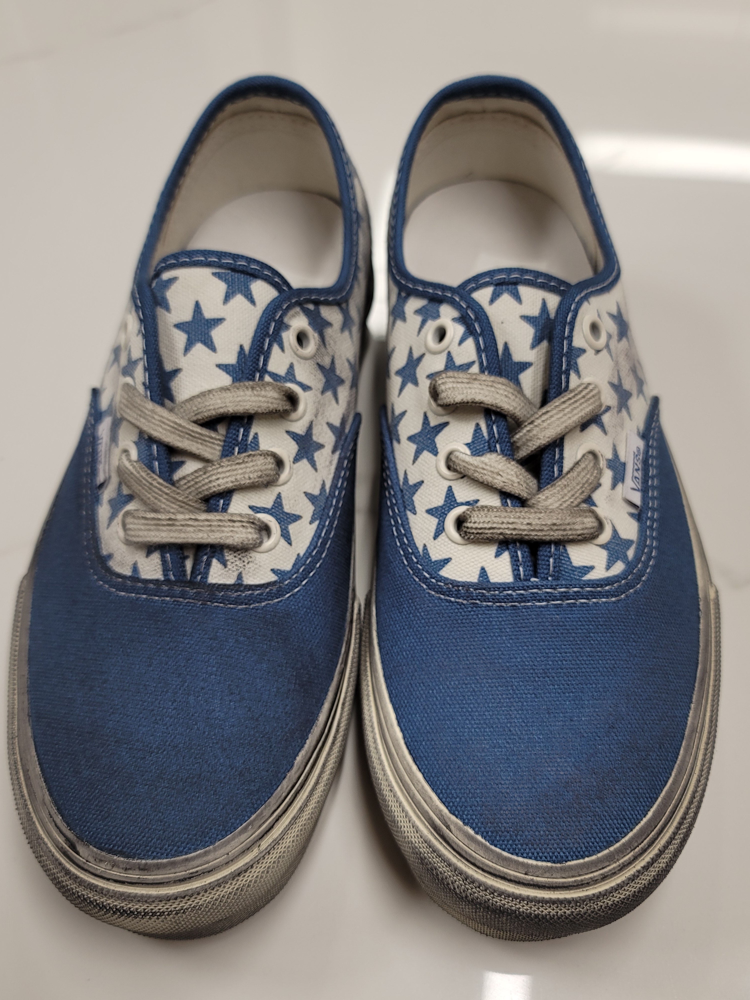 New Balance 1600 Premium Vintage Grey, Vans Vault x Bianca Chandon Authentic LX Stressed Navy White 착용 스타일 - 2