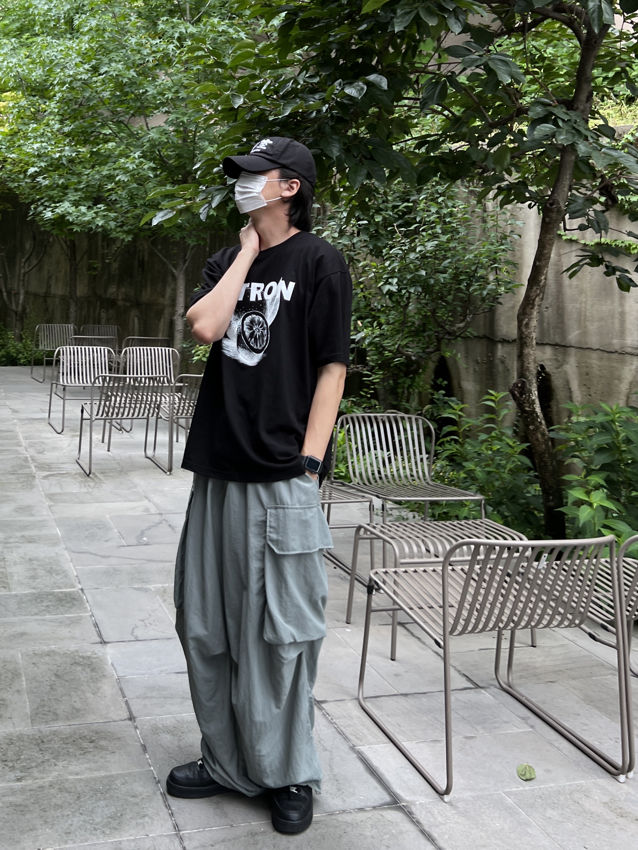 Nike Air Force 1 '07 Low Triple Black 착용 스타일