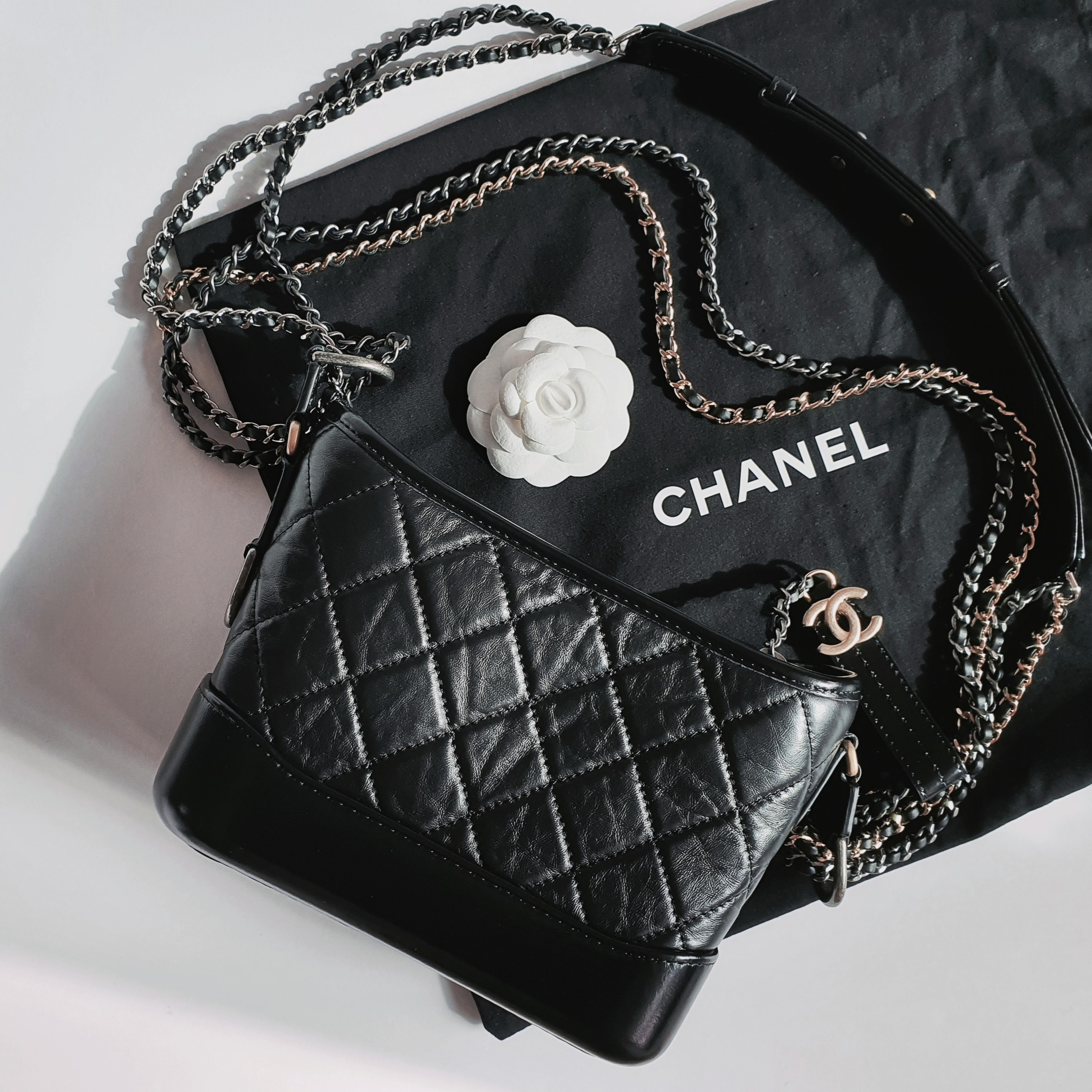 Chanel Gabrielle Small Hobo Bag Aged Calfskin & Gold Black 착용 스타일