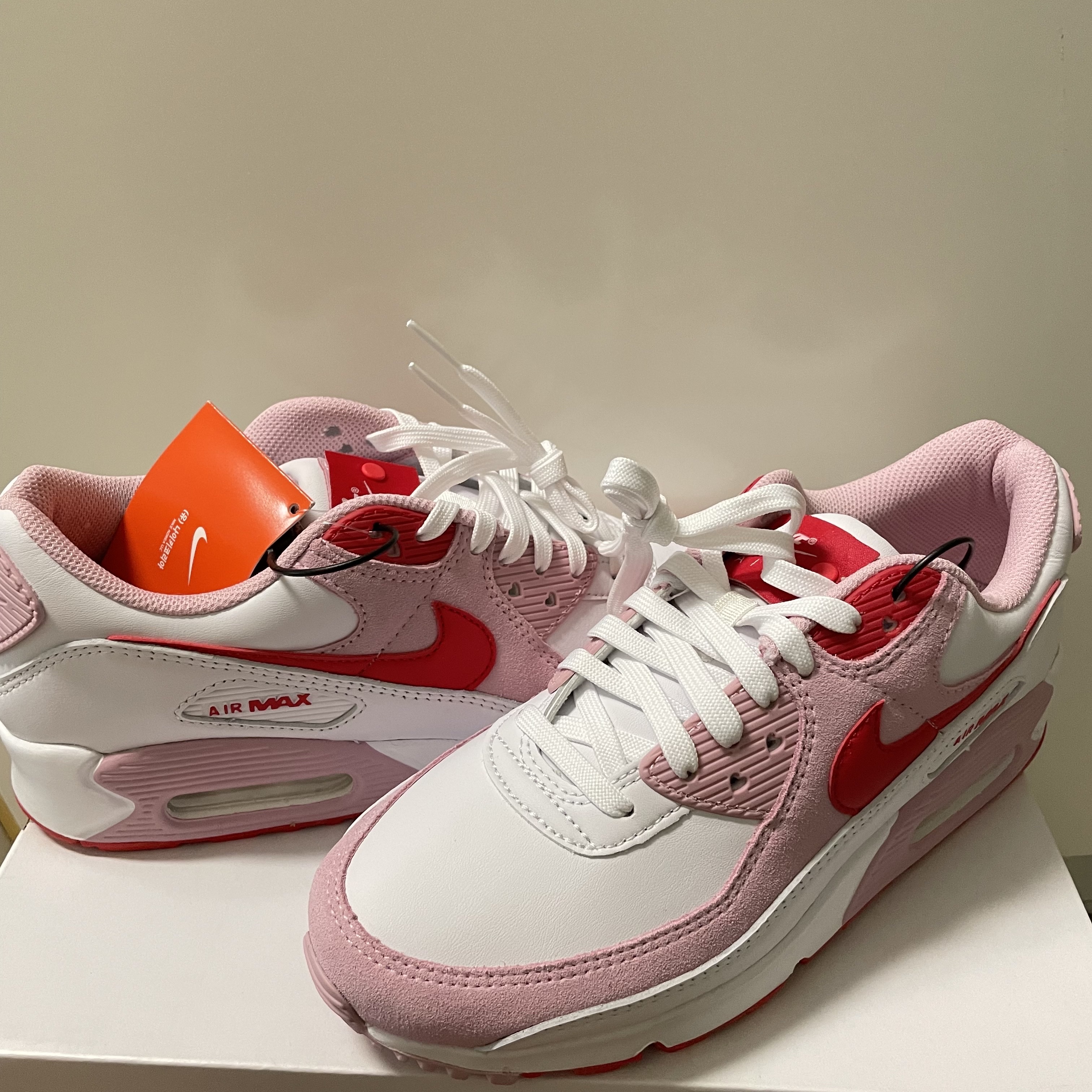 (W) Nike Air Max 90 QS Valentine's Day 착용 스타일
