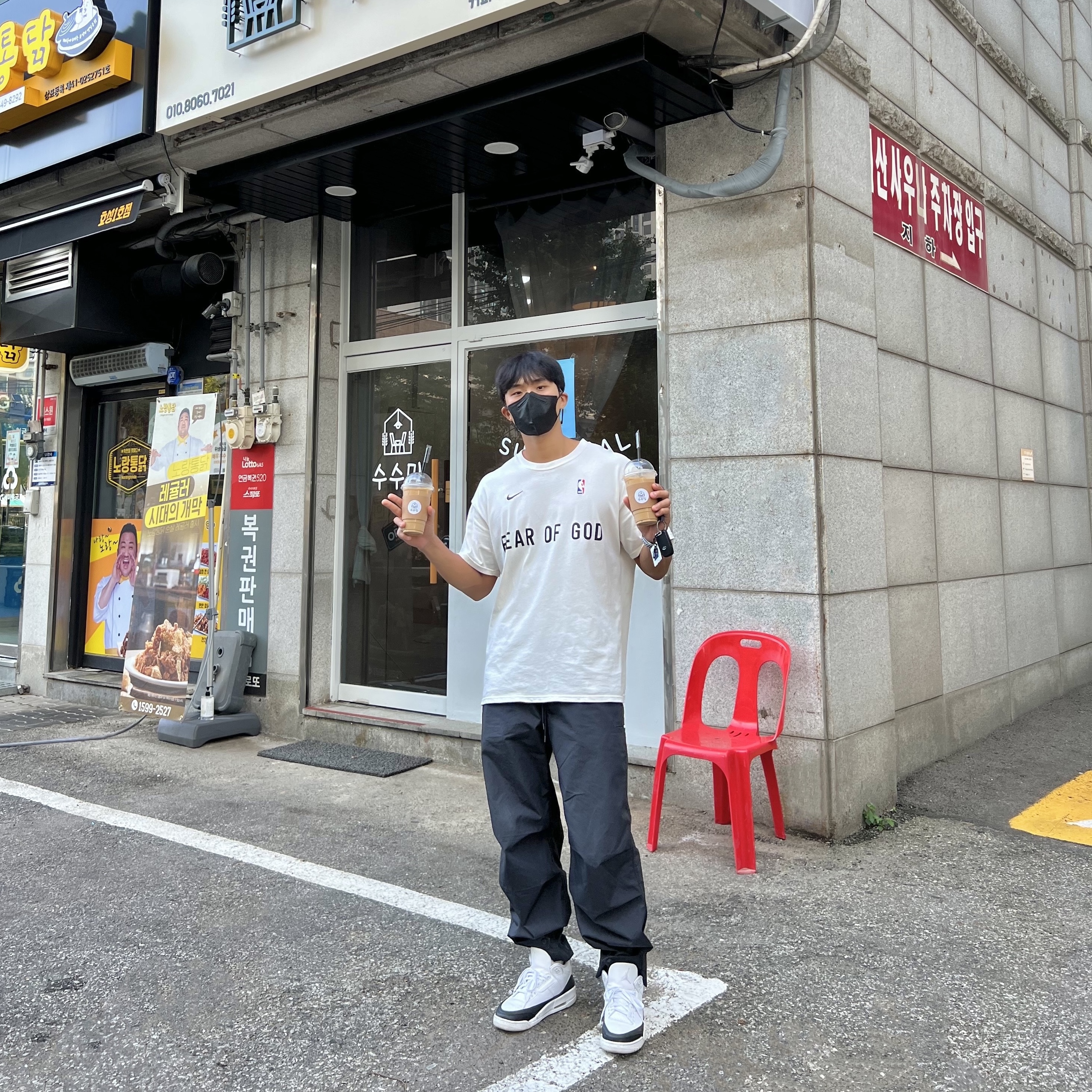 Nike x Fear of God Warm Up T-Shirt Pale Ivory, Jordan 3 x Fragment Retro SP White Black 착용 스타일