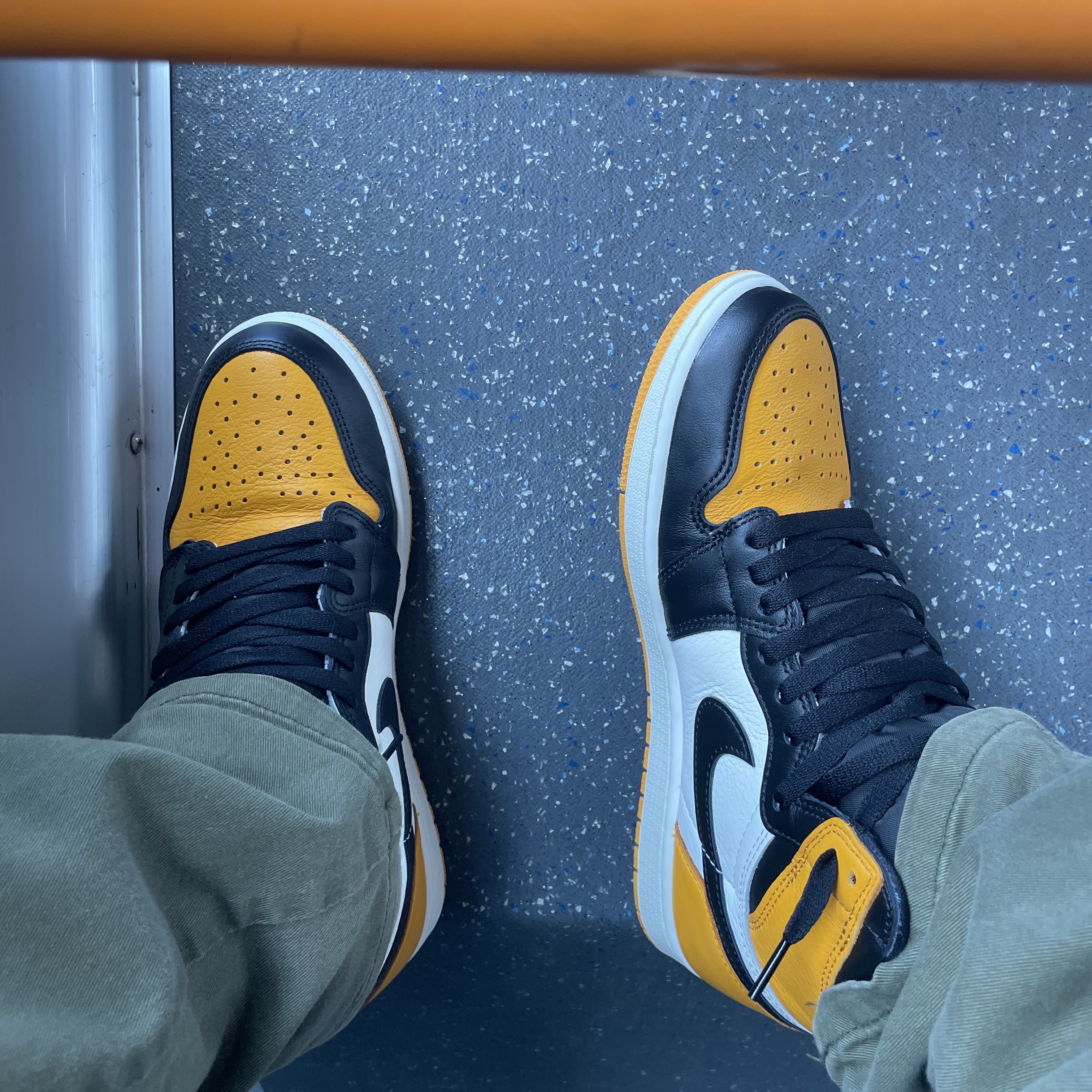 Jordan 1 Retro High OG Taxi 착용 스타일 - 1
