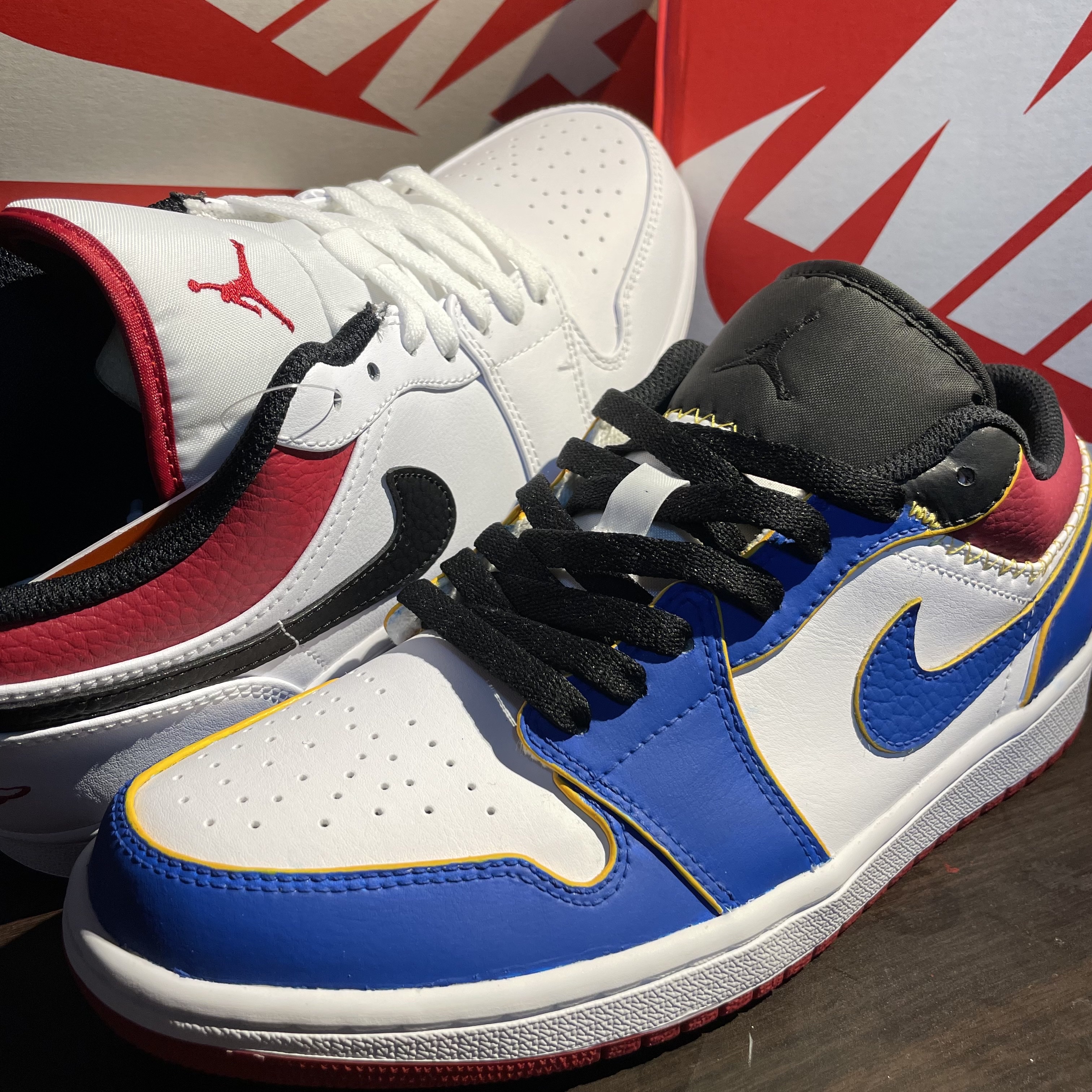 Jordan 1 Low White Red Black 착용 스타일 - 2