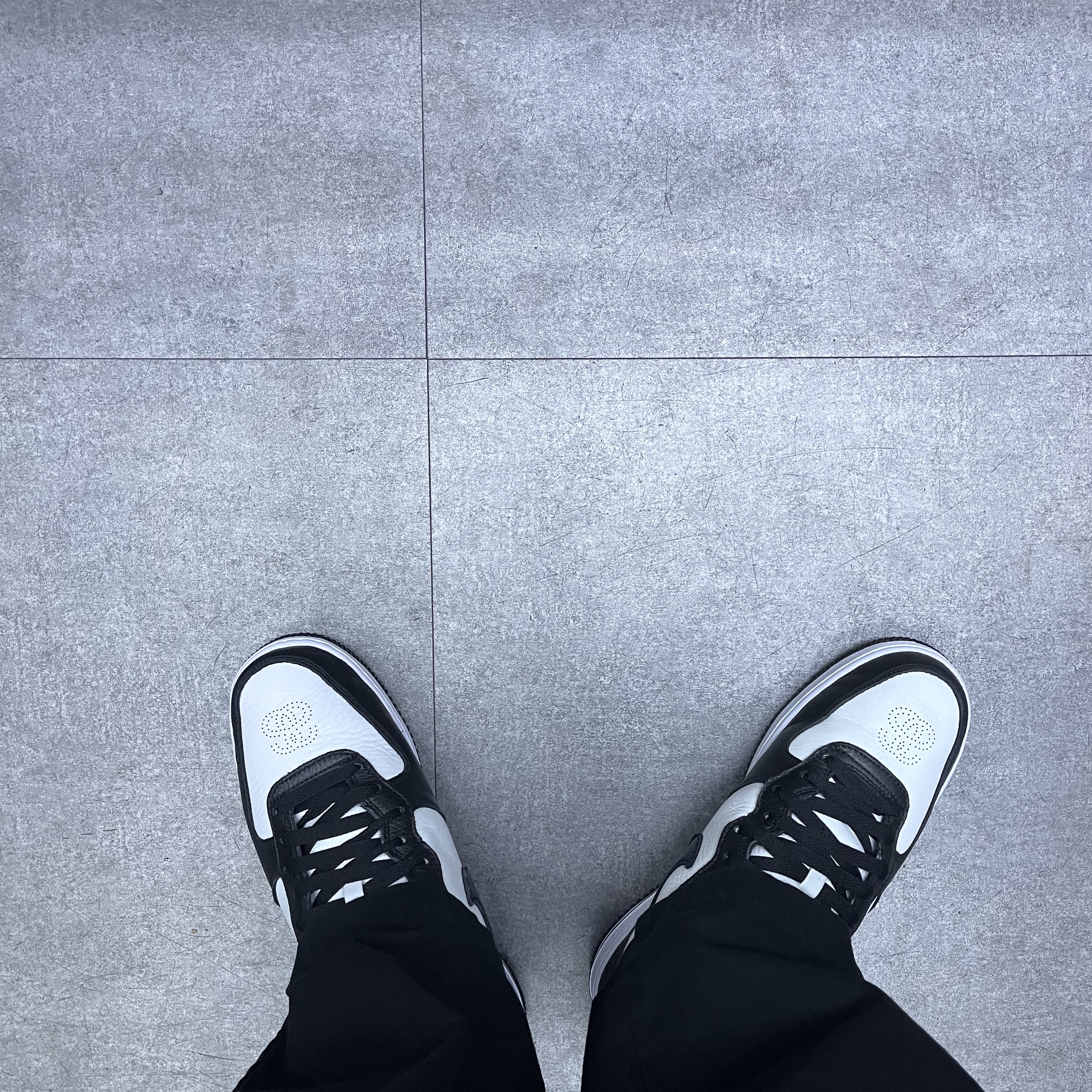 Nike x Stussy Air Force 1 '07 Mid SP Black and Light Bone 착용 스타일