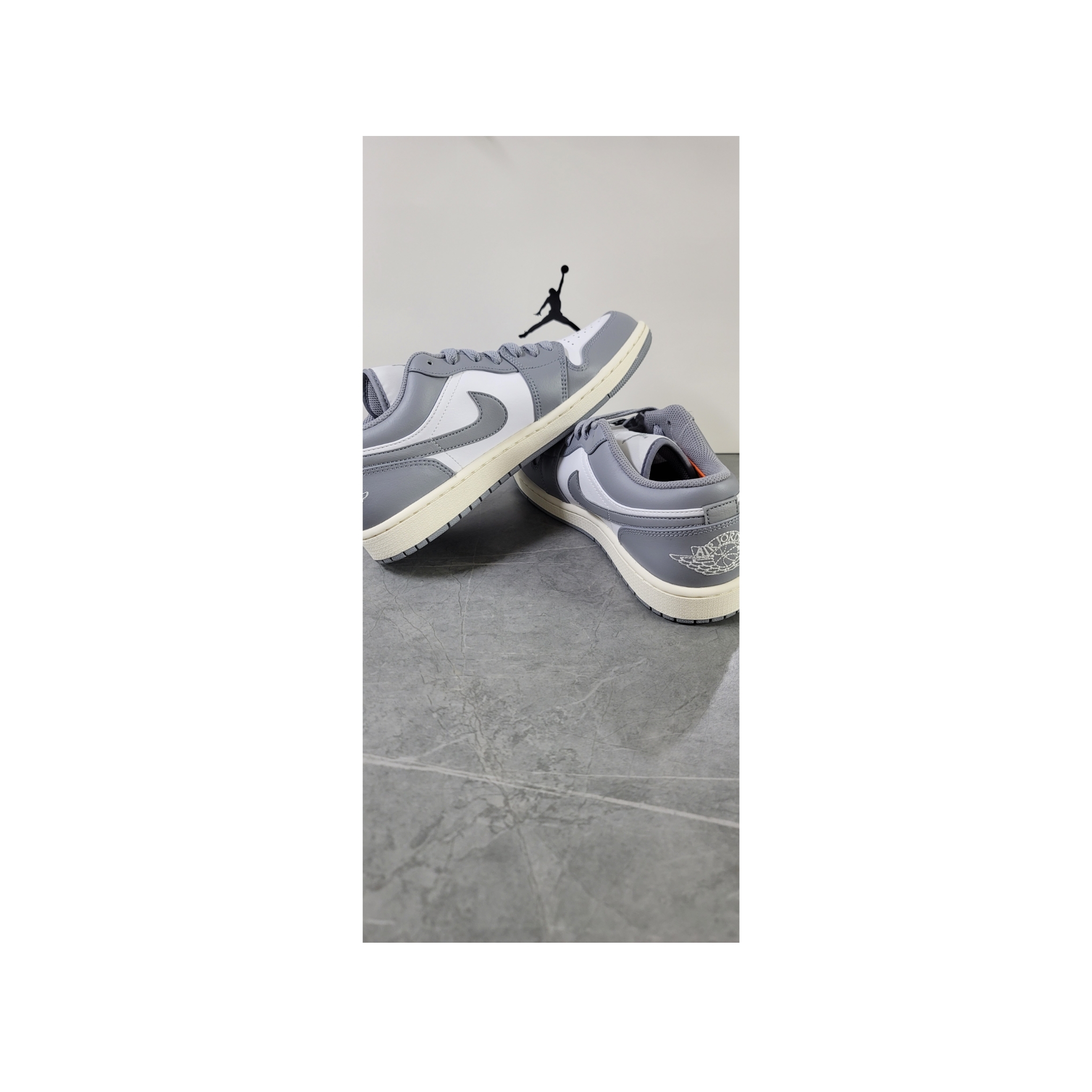 Jordan 1 Low Stealth and White 착용 스타일