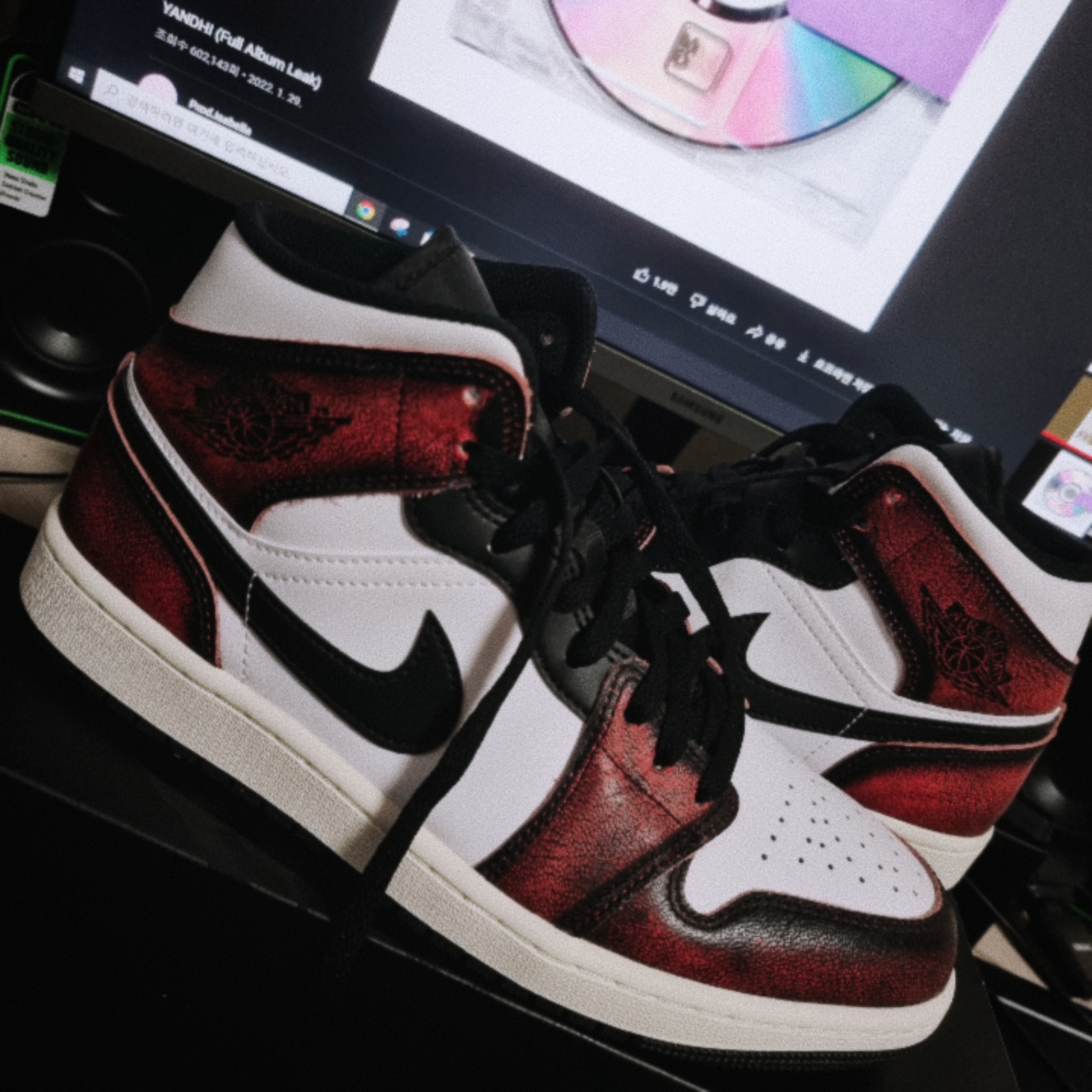 Jordan 1 Mid SE Infrared 23, Nike ACG Smith Summit Cargo Pants Black Summit White - Asia 착용 스타일 - 1