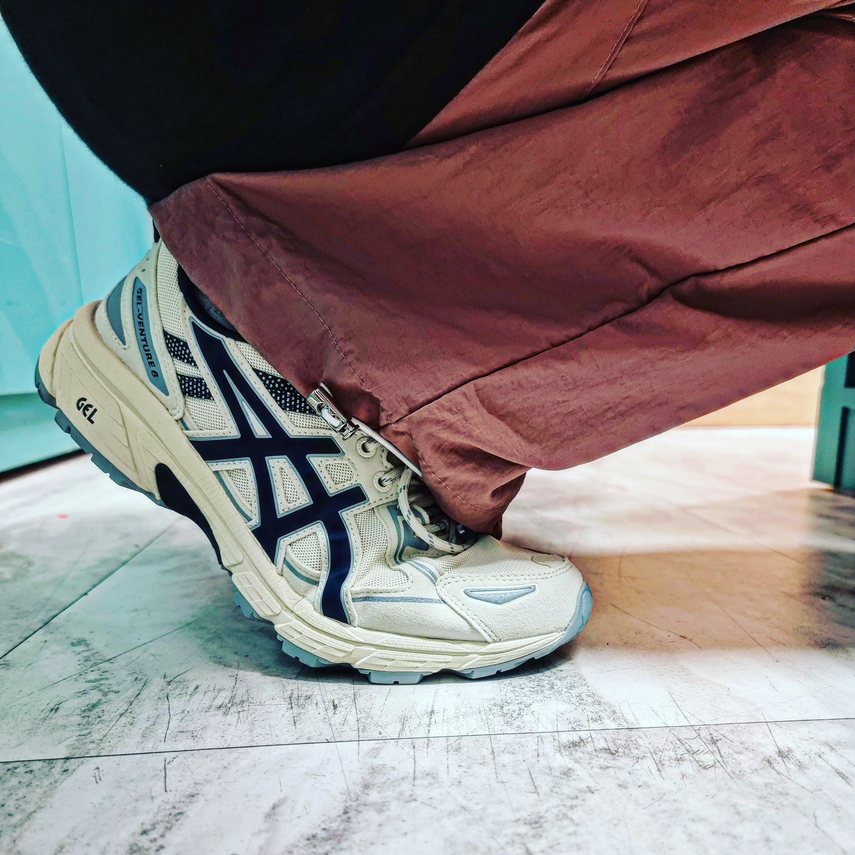 Asics Gel-Venture 6 SPS Birch French Blue 착용 스타일 - 1