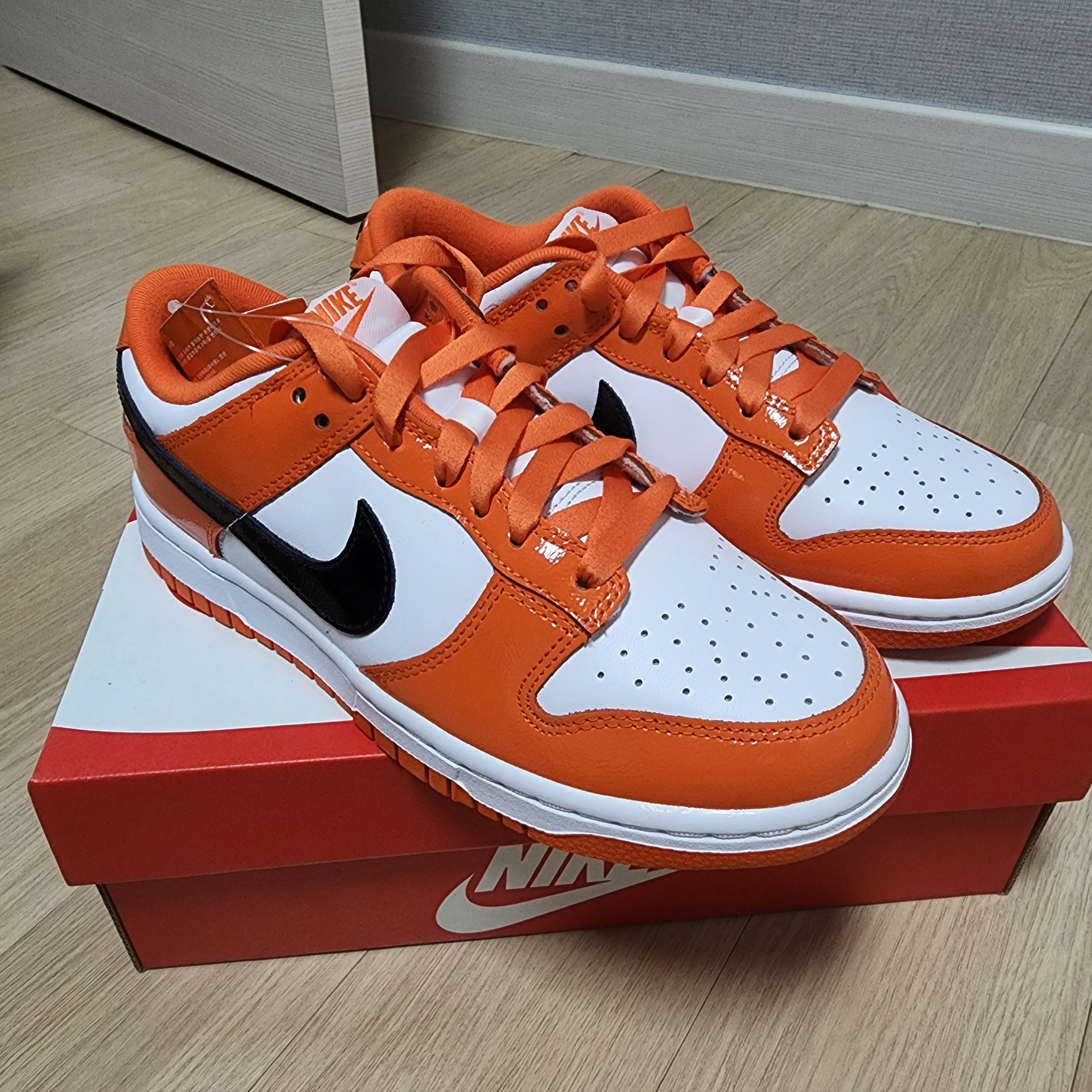 (W) Nike Dunk Low Essential Brilliant Orange 착용 스타일
