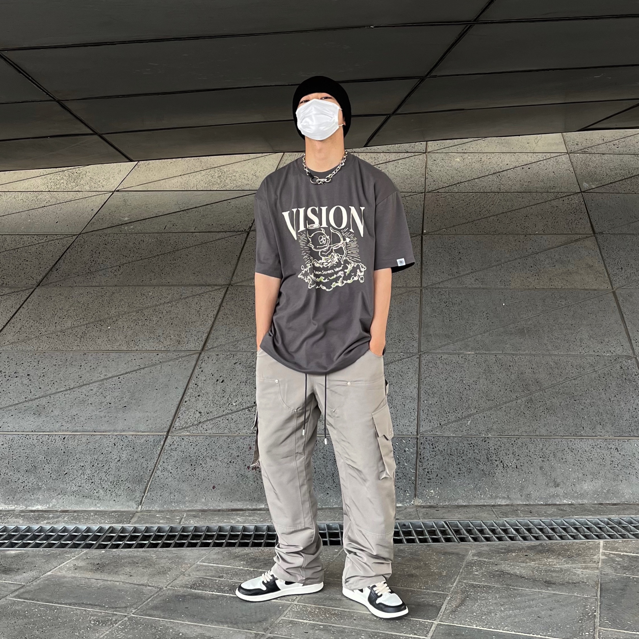 Our Legacy Ladon Brass Keychain Matte Nickel, Jordan 1 Retro High OG Black Mocha 착용 스타일
