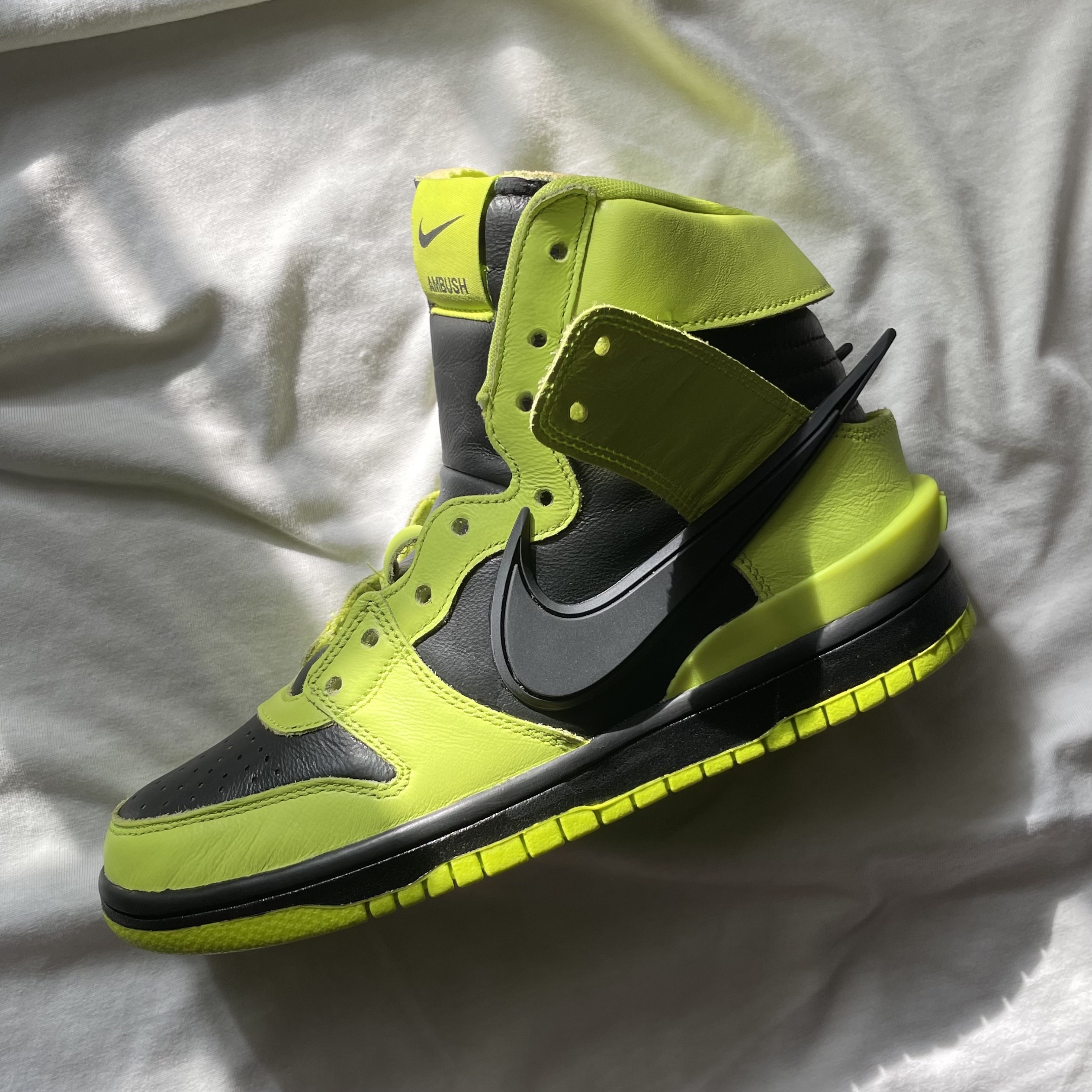 Nike x Ambush Dunk High Flash Lime 착용 스타일 - 2