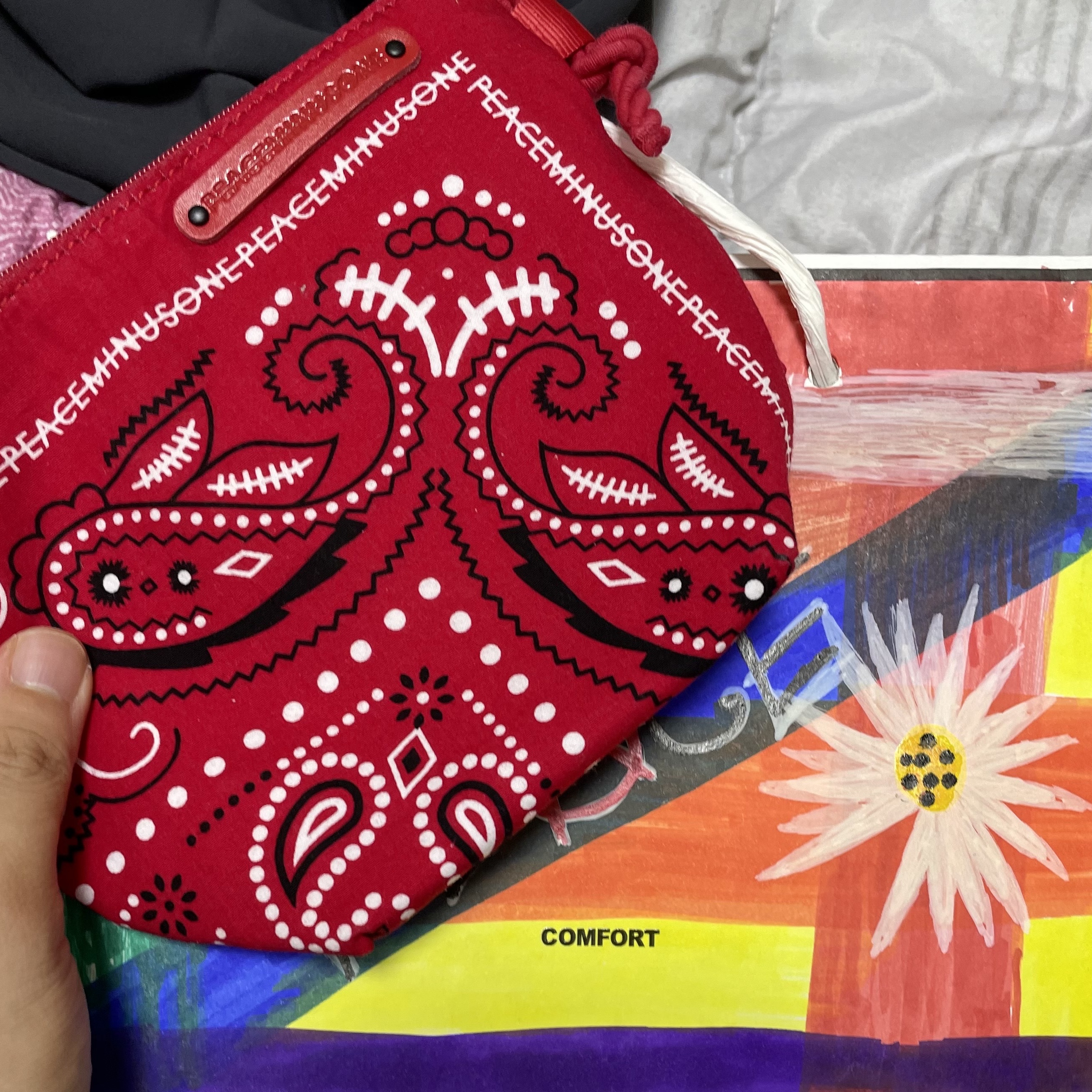 Peaceminusone Bandana Pouch #1 Red 착용 스타일