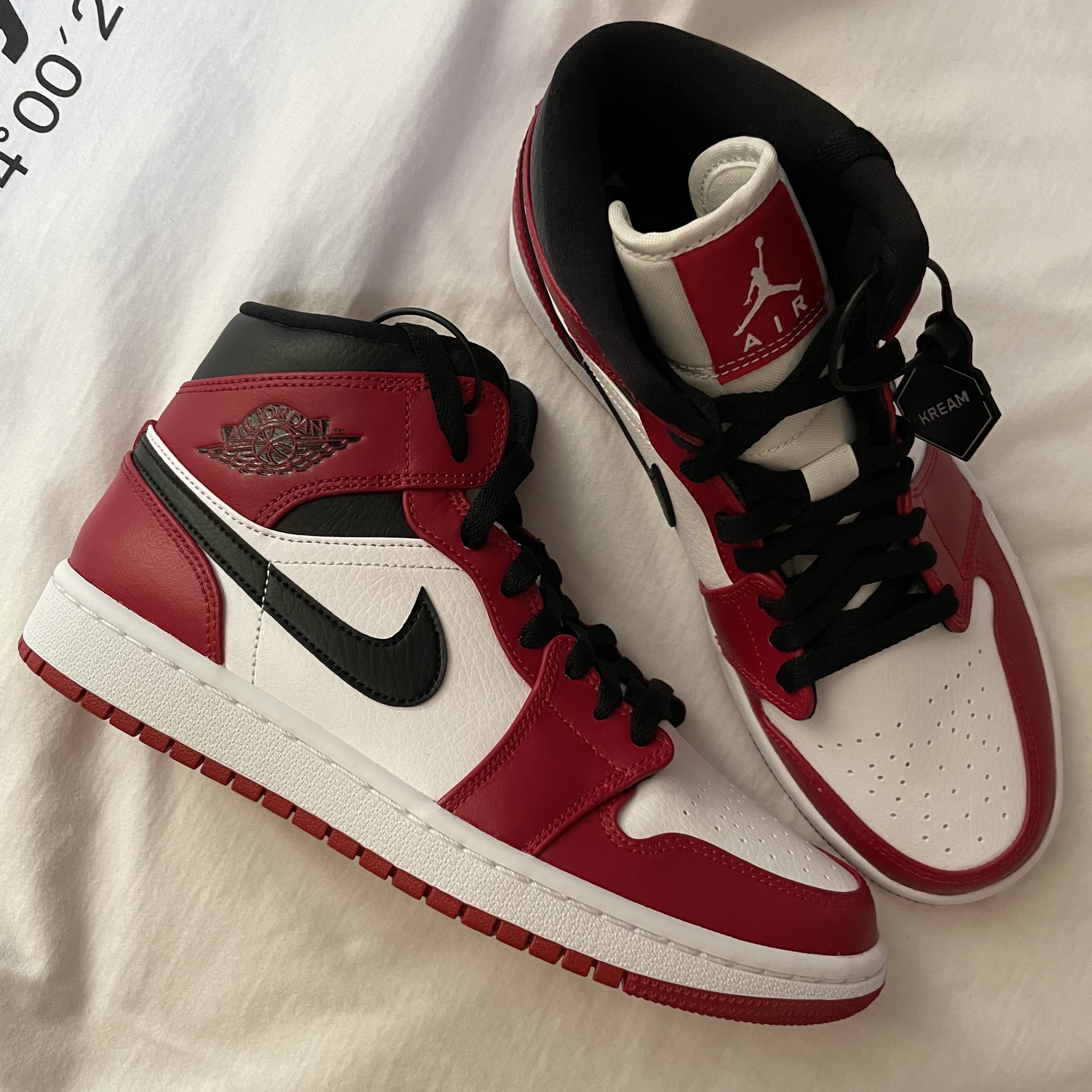 Jordan 1 Mid Chicago 2020 착용 스타일 - 2