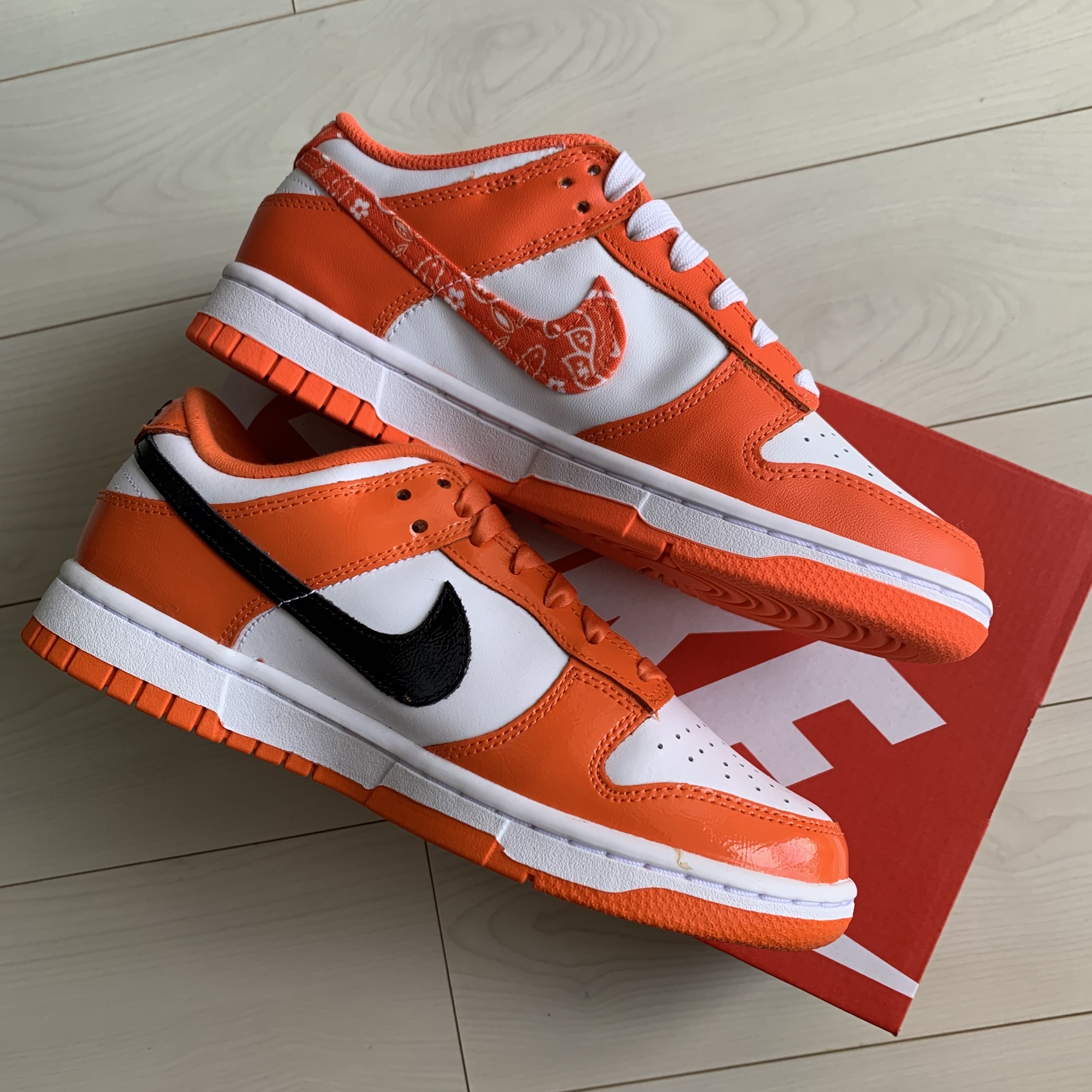 (W) Nike Dunk Low Essential Brilliant Orange, (W) Nike Dunk Low Essential Orange Paisley 착용 스타일