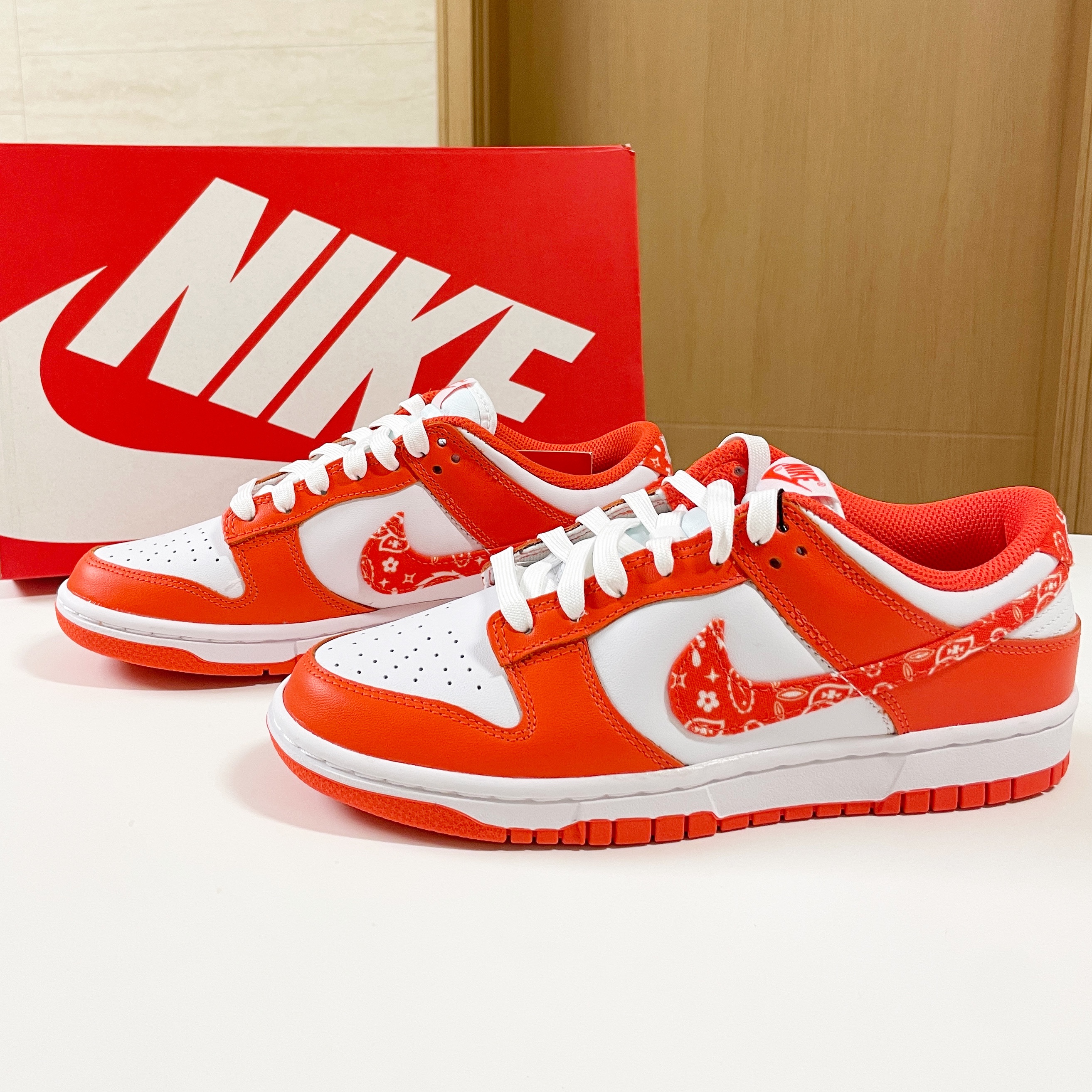 (W) Nike Dunk Low Essential Orange Paisley 착용 스타일 - 1