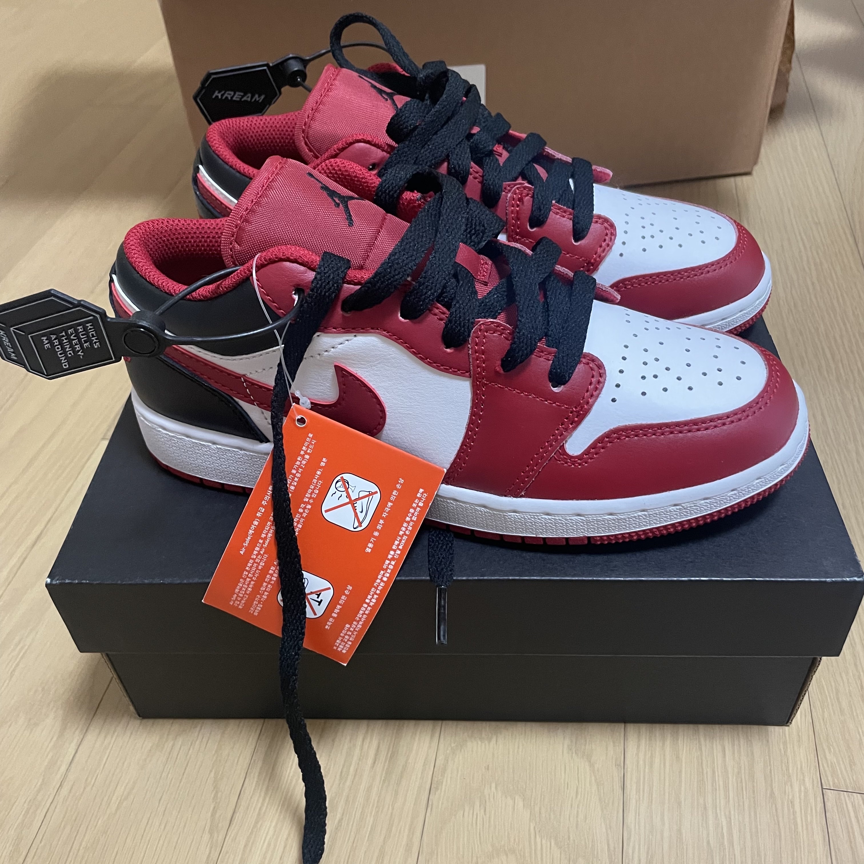 (GS) Jordan 1 Low White Gym Red Black 착용 스타일