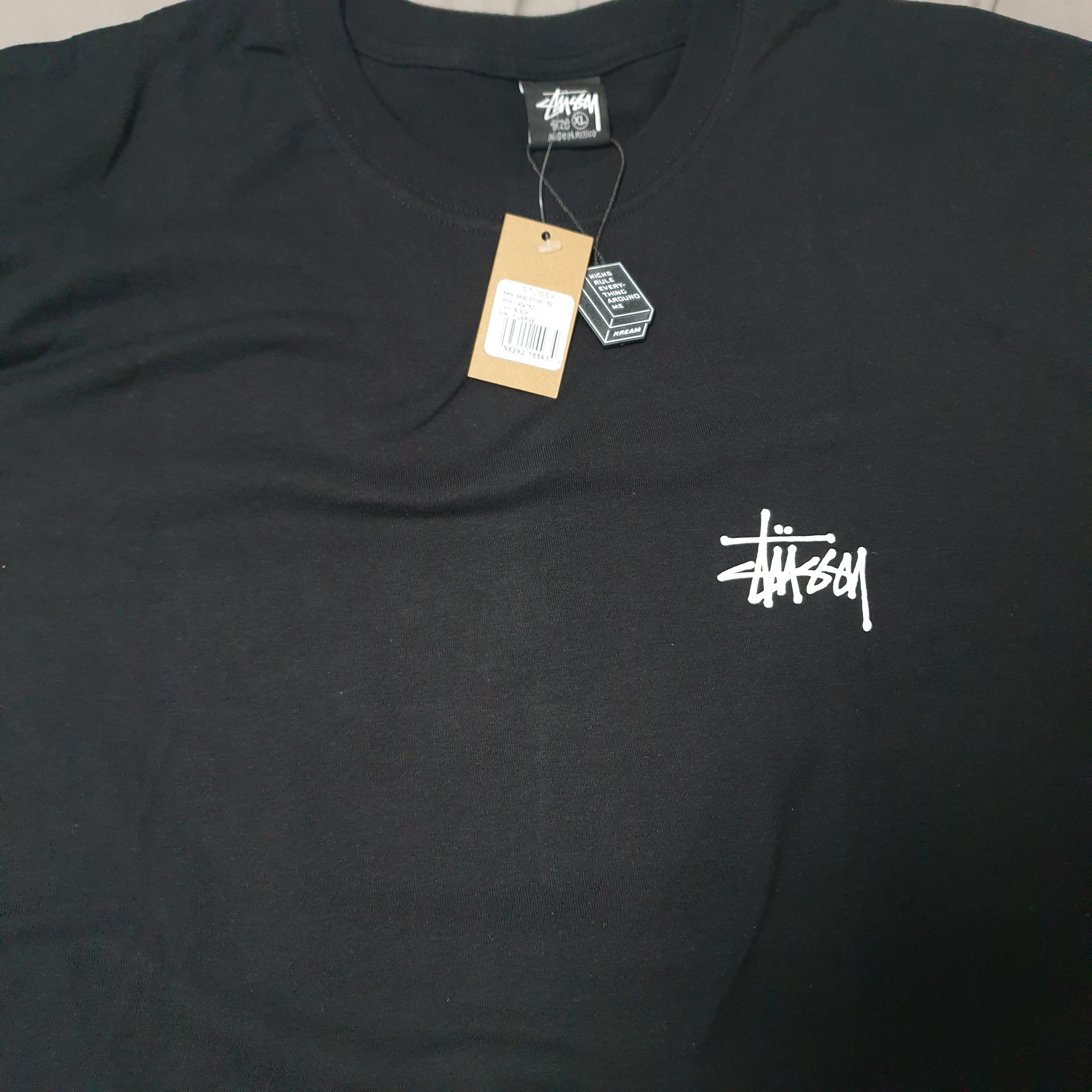 Stussy Basic Stussy T-Shirt Black 2022 착용 스타일 - 2