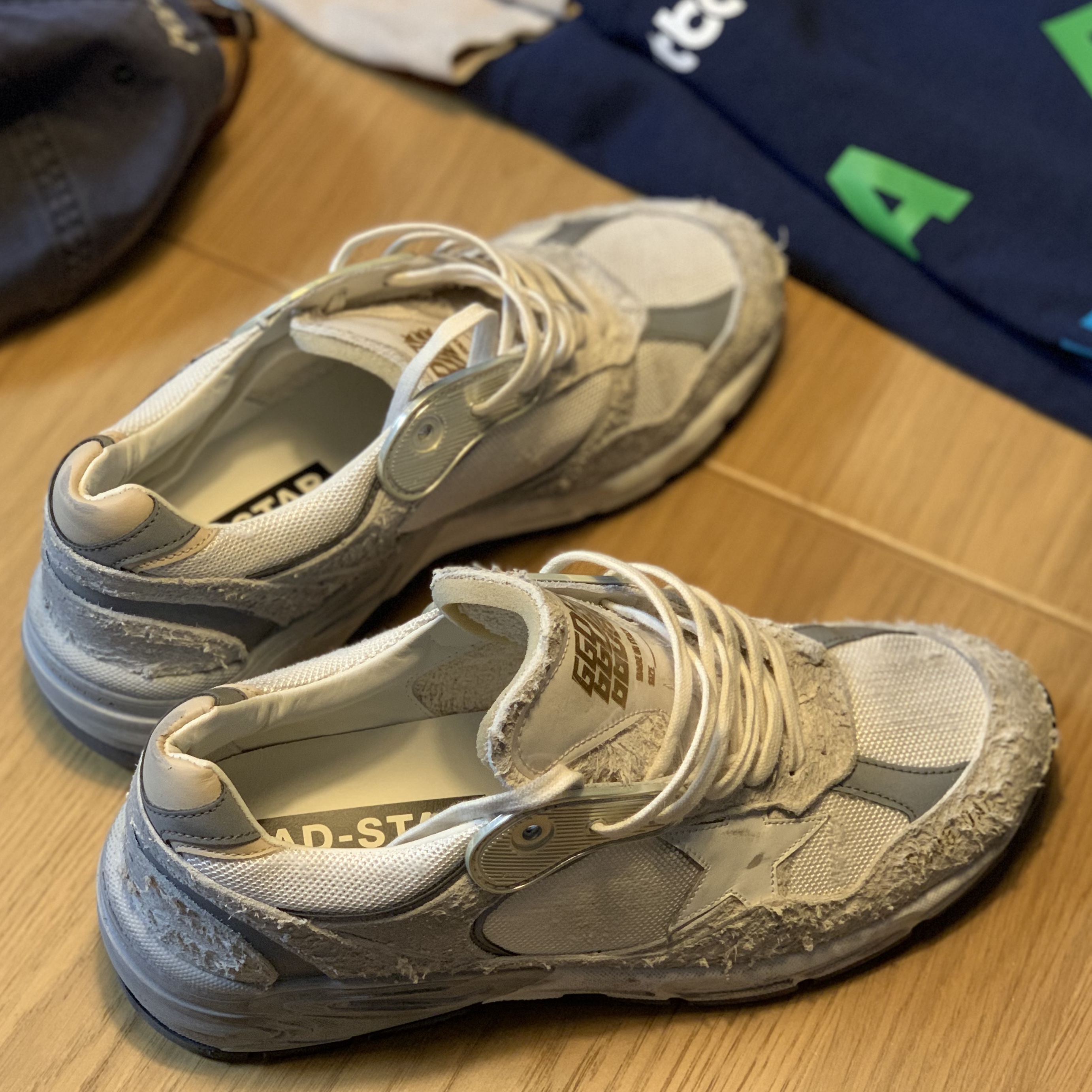 Golden Goose Dad-Star Sneakers White Silver, IAB Studio x JTBC T-shirt 착용 스타일