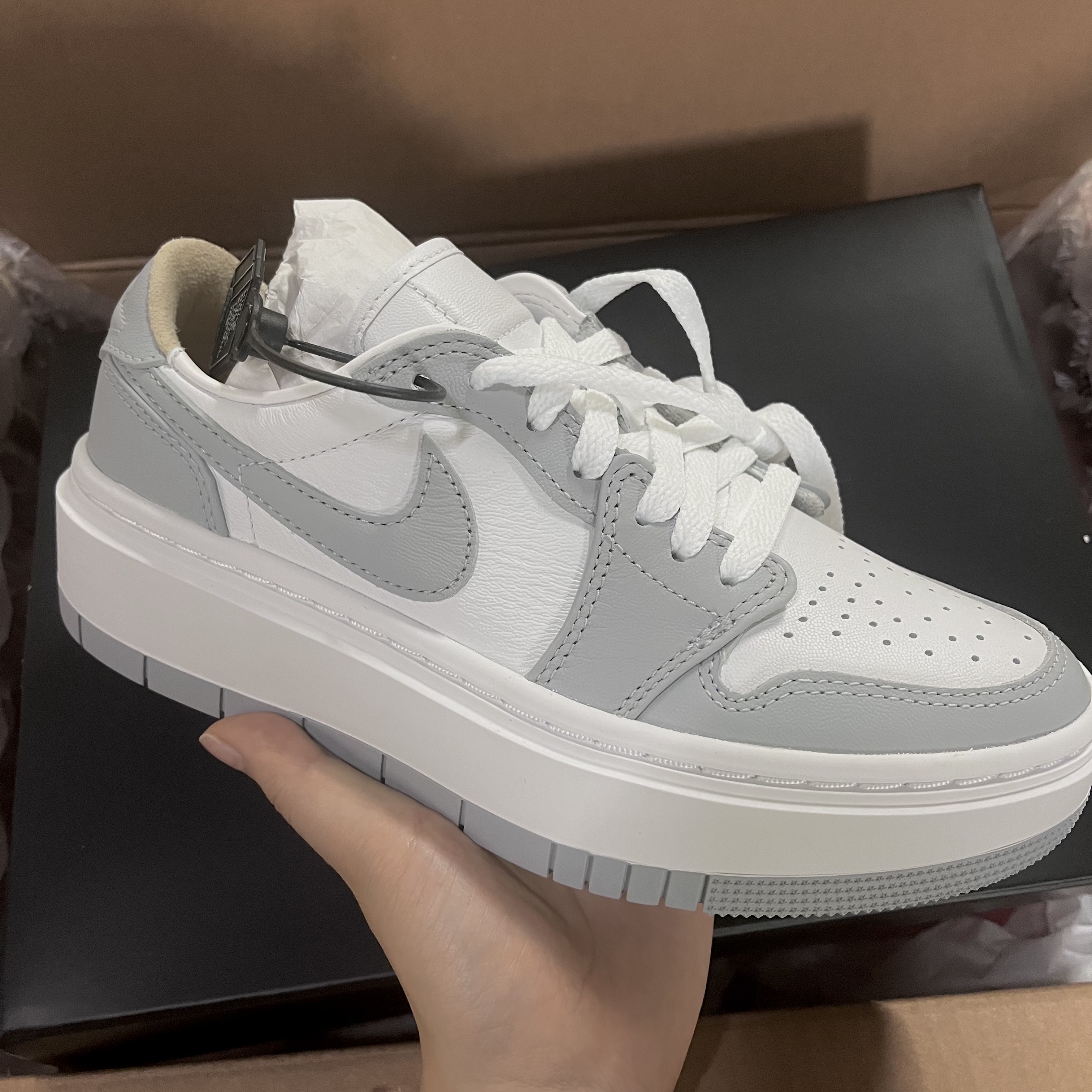 (W) Jordan 1 Elevate Low White and Wolf Grey 착용 스타일