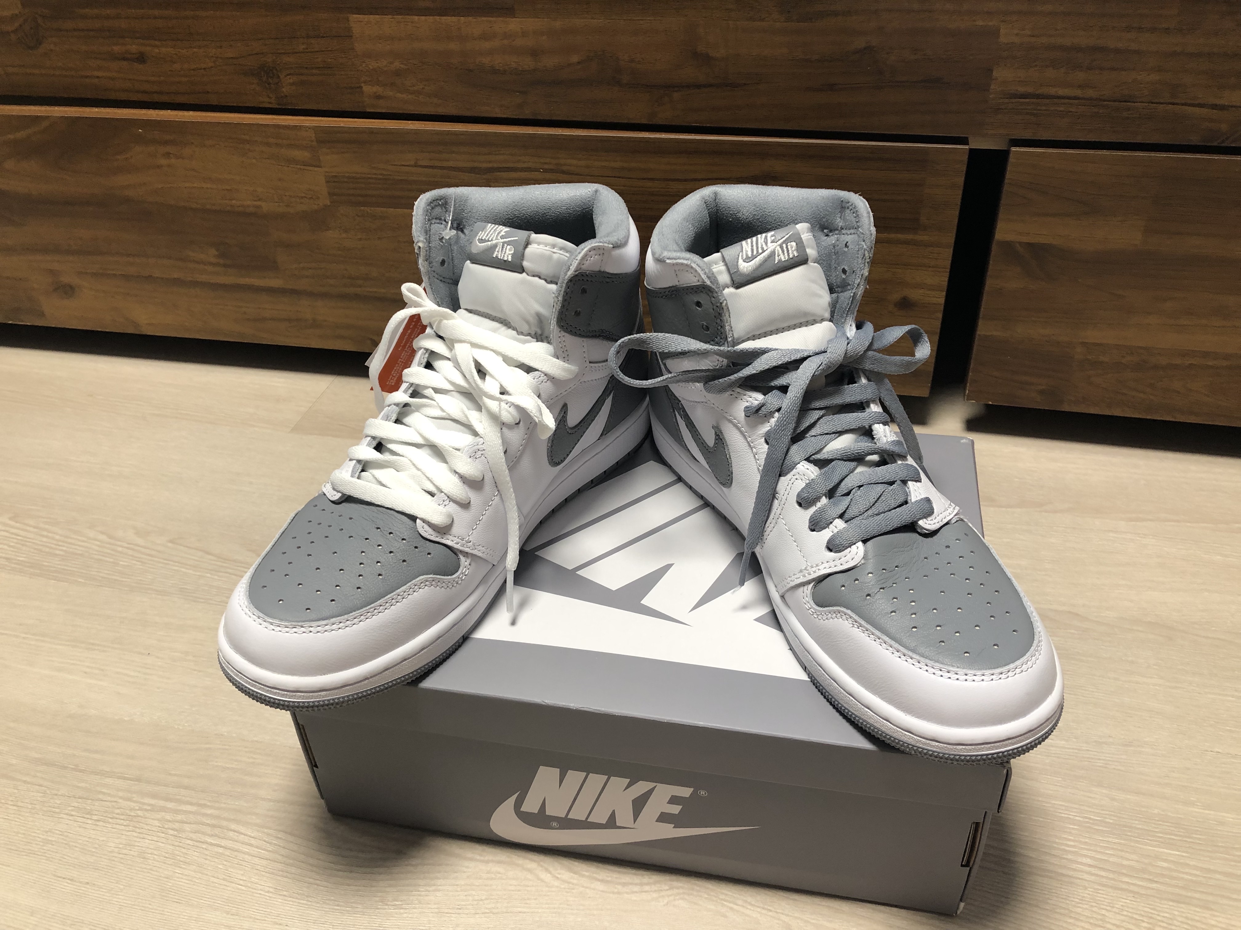 Jordan 1 Retro High OG Stealth 착용 스타일 - 2