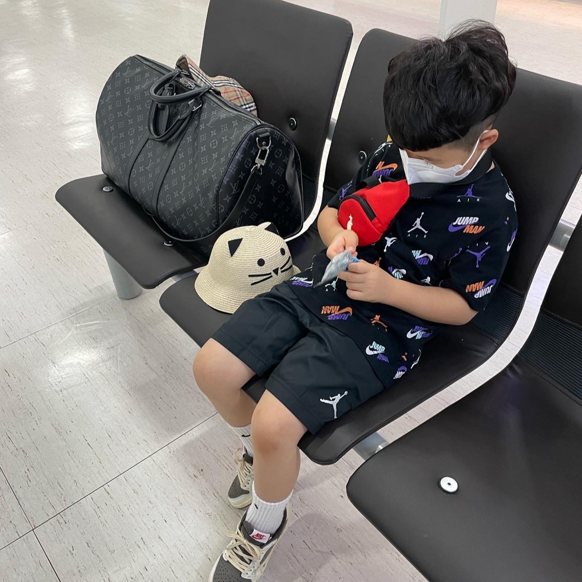 Jordan 1 x Travis Scott Retro Low OG SP Sail and Ridgerock, Essentials 1977 Shorts Iron - 22SS 착용 스타일 - 5