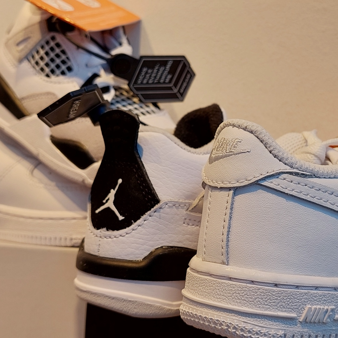 (TD) Jordan 4 Retro White and Black, (TD) Nike Force 1 LE White 착용 스타일